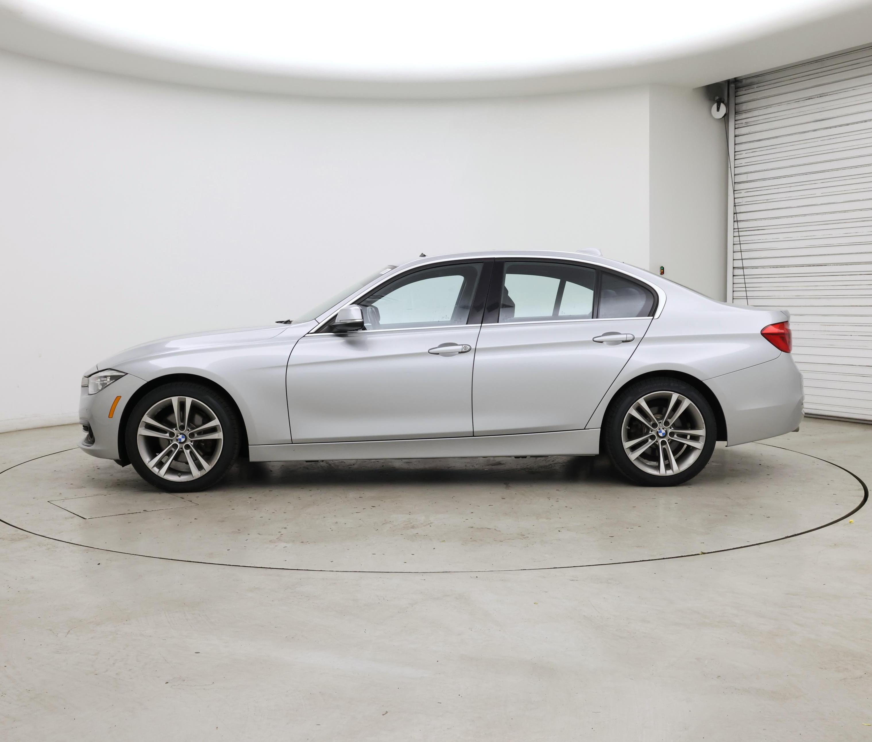 Thumbnail: 2018 BMW 3 Series - 3