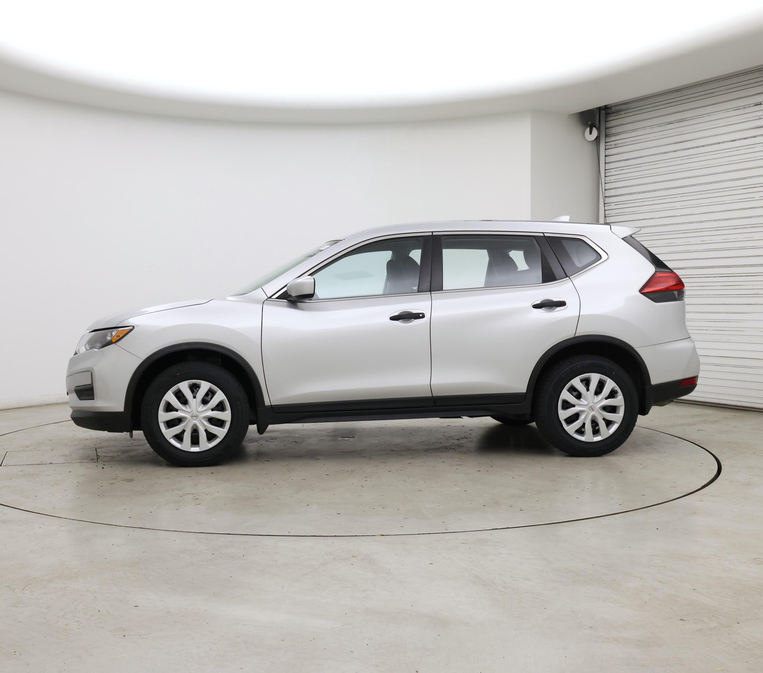 Thumbnail: 2017 Nissan Rogue - 3