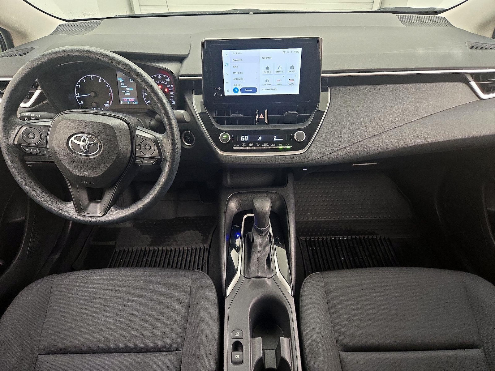 2023 Toyota Corolla LE - Photo 10