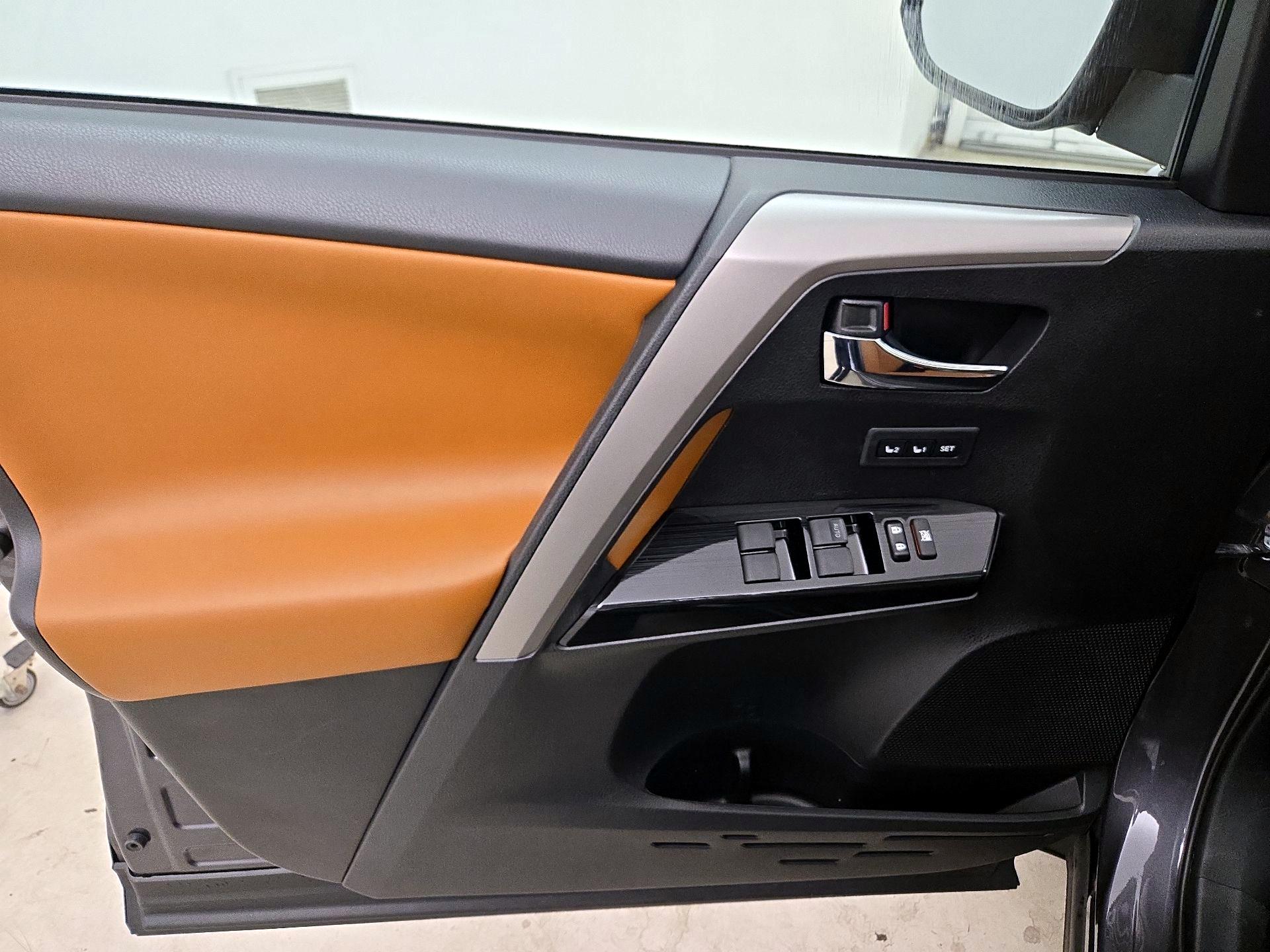 Thumbnail: 2017 Toyota RAV4 - 12