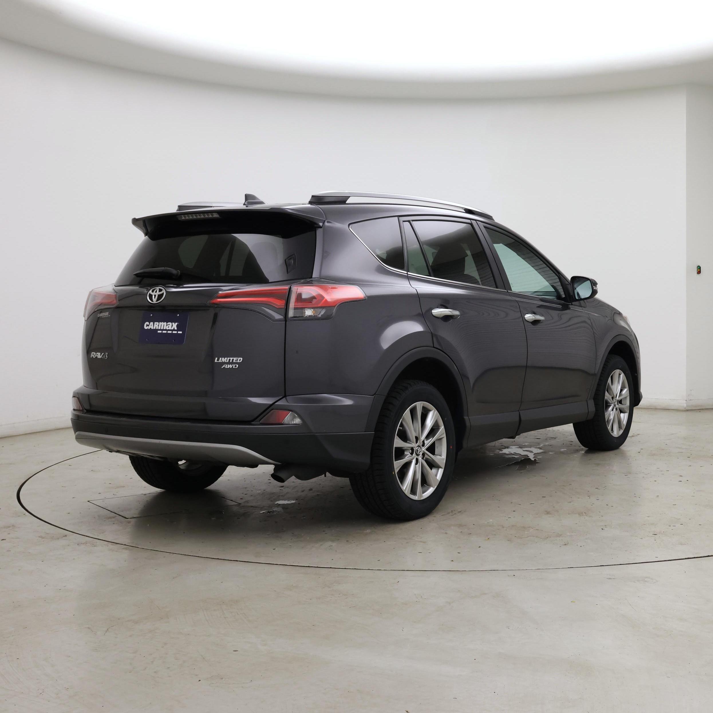 Thumbnail: 2017 Toyota RAV4 - 8