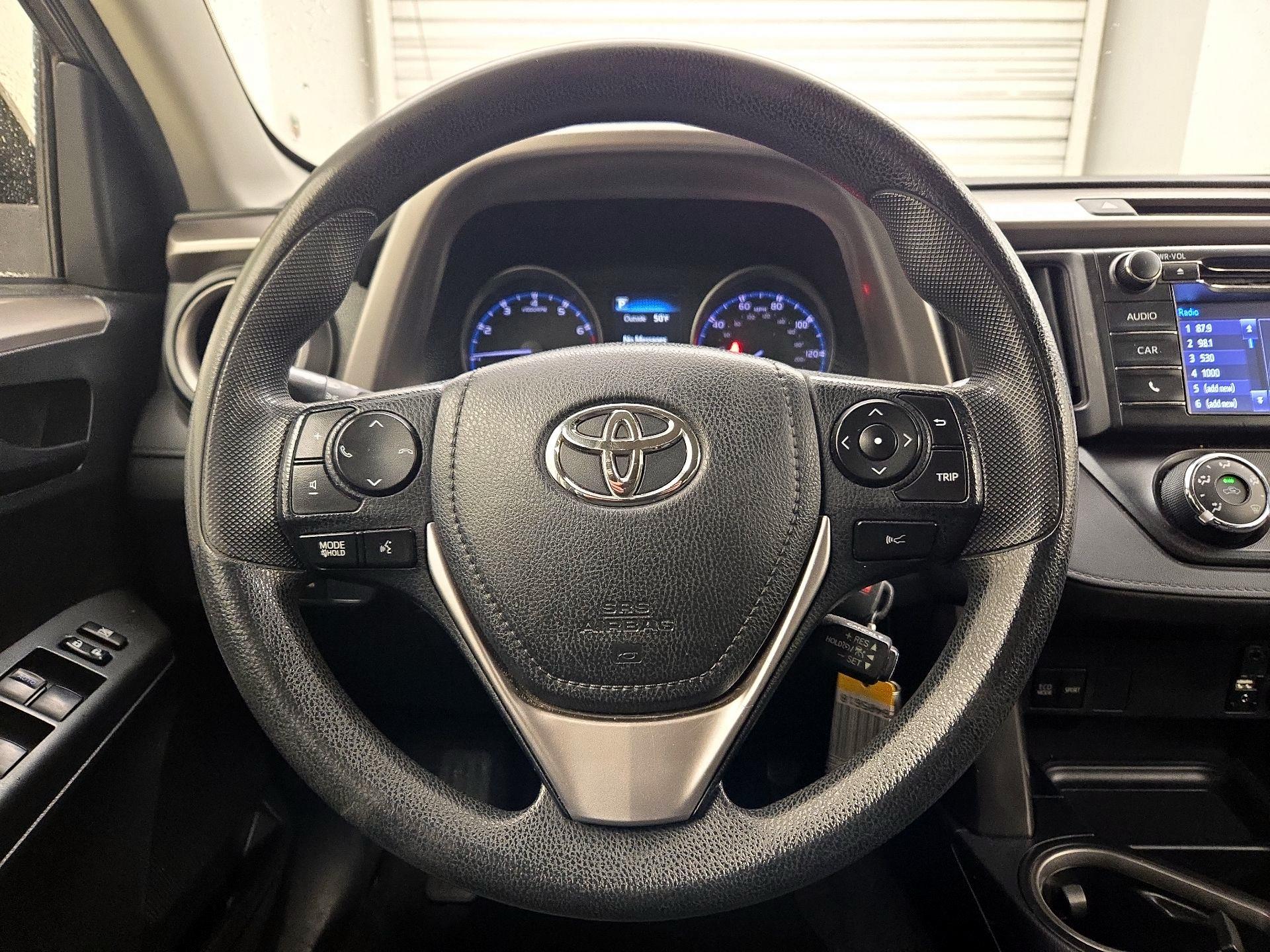 Thumbnail: 2018 Toyota RAV4 - 10