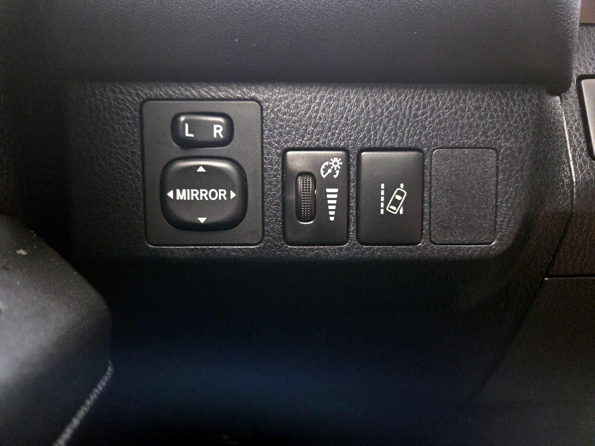 Thumbnail: 2018 Toyota RAV4 - 13