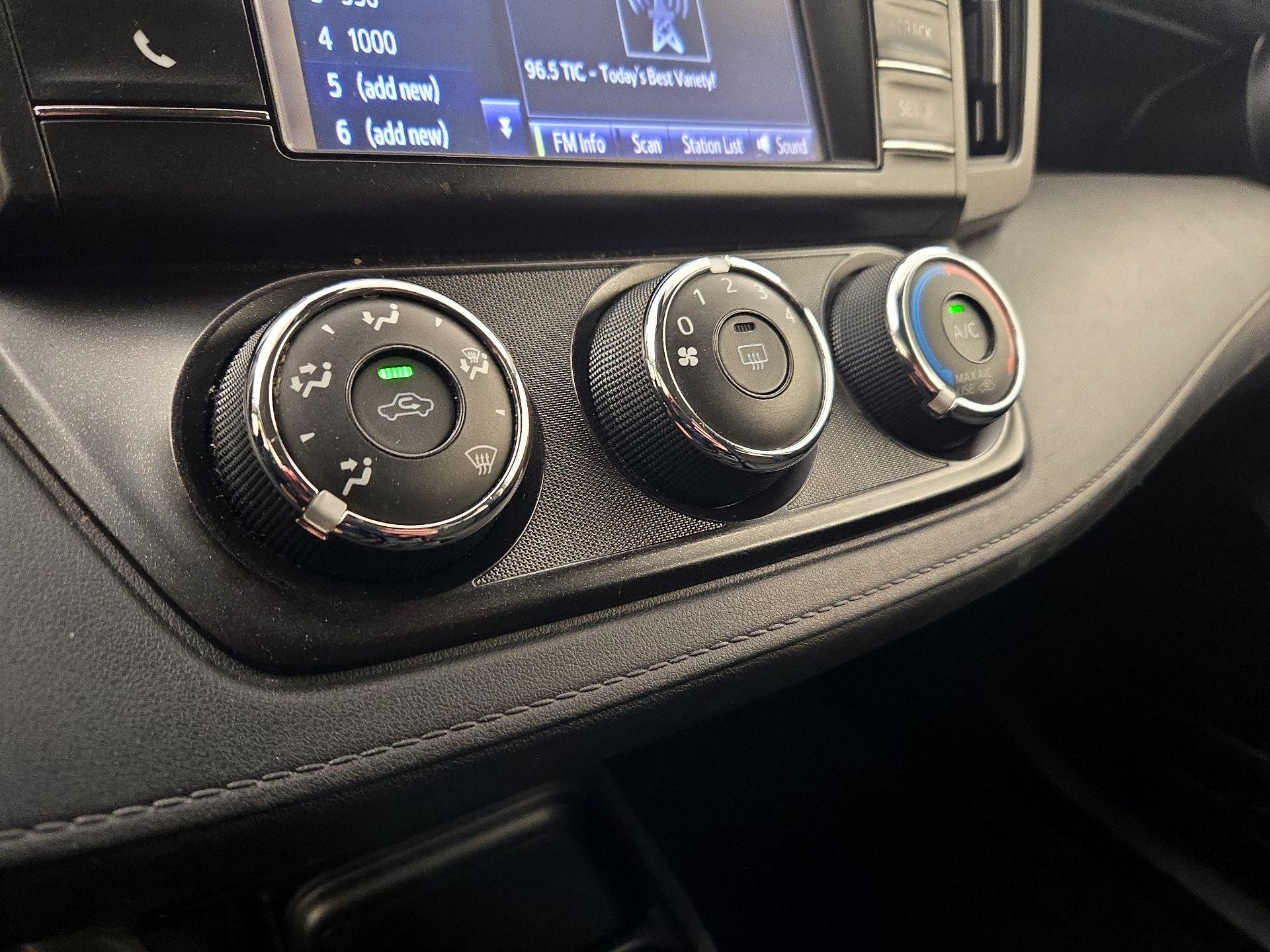 Thumbnail: 2018 Toyota RAV4 - 16