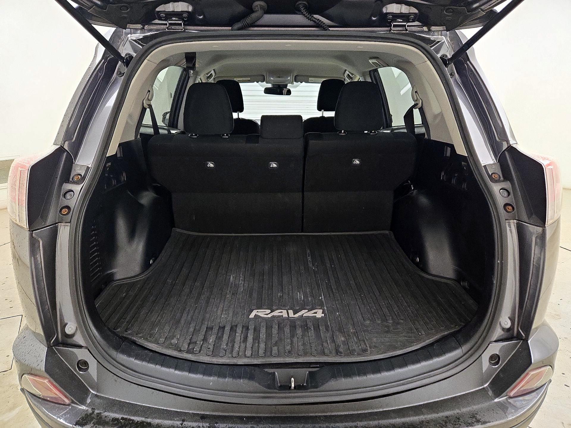 Thumbnail: 2018 Toyota RAV4 - 20