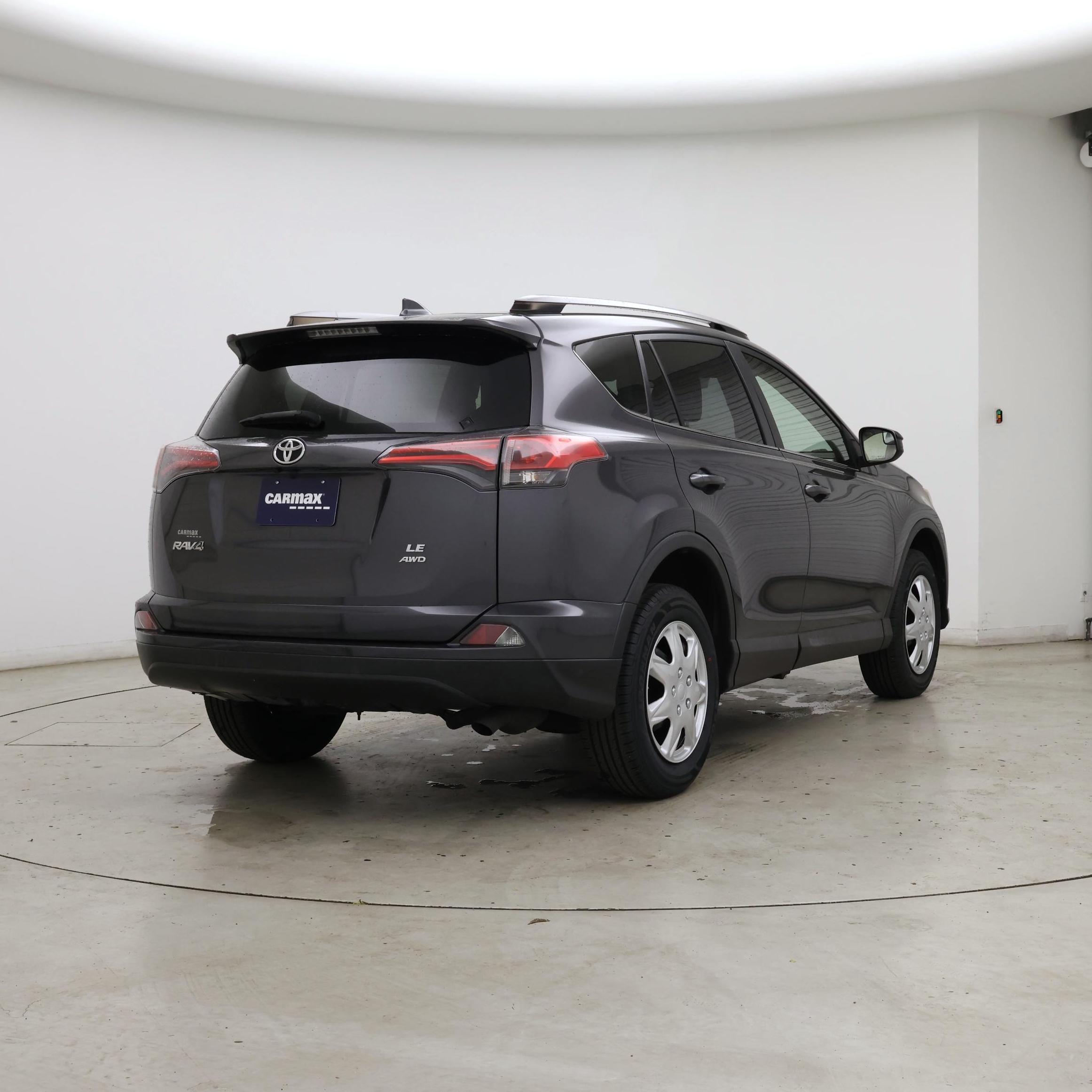 Thumbnail: 2018 Toyota RAV4 - 8
