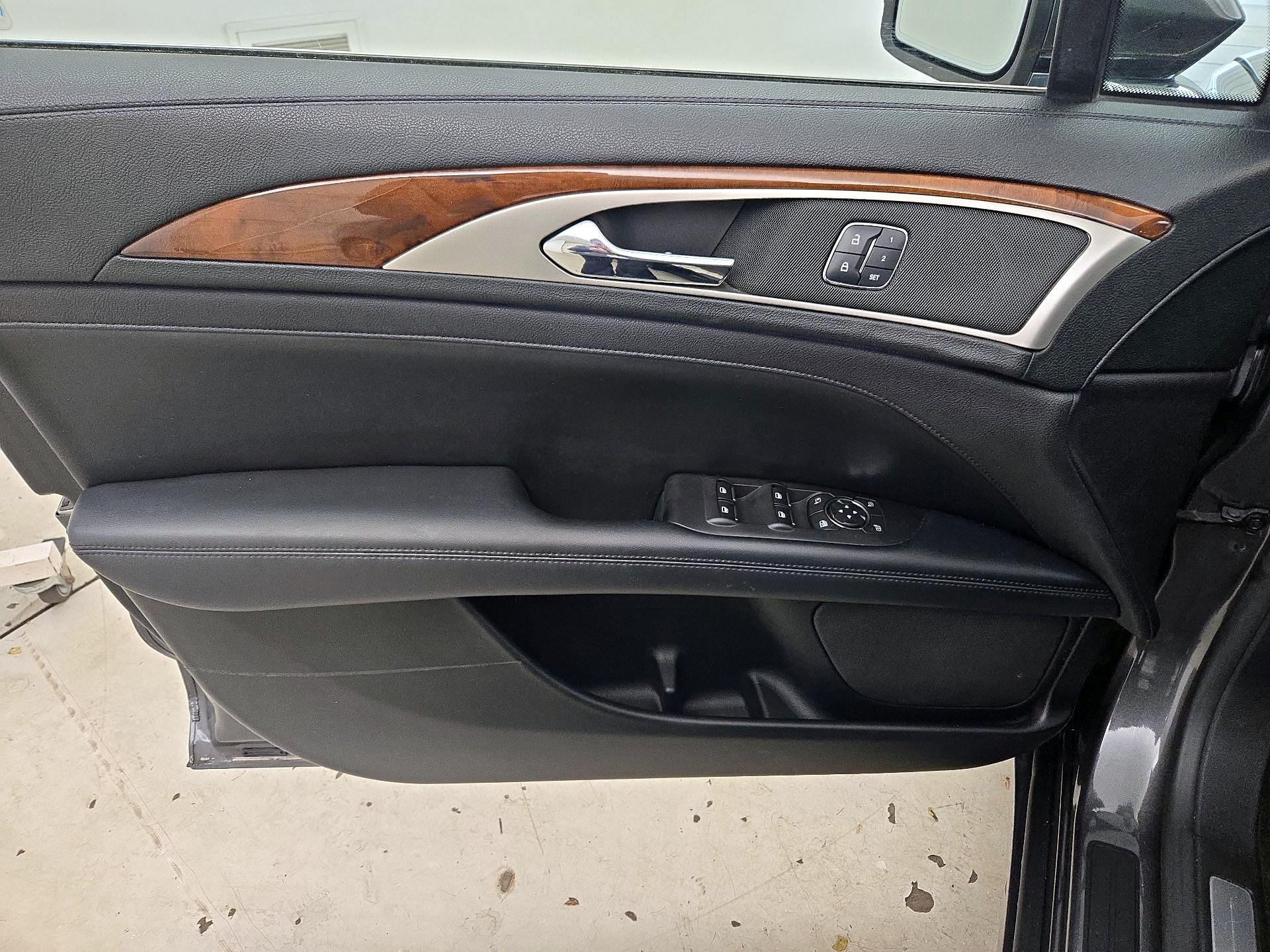 Thumbnail: 2017 Lincoln MKZ - 12
