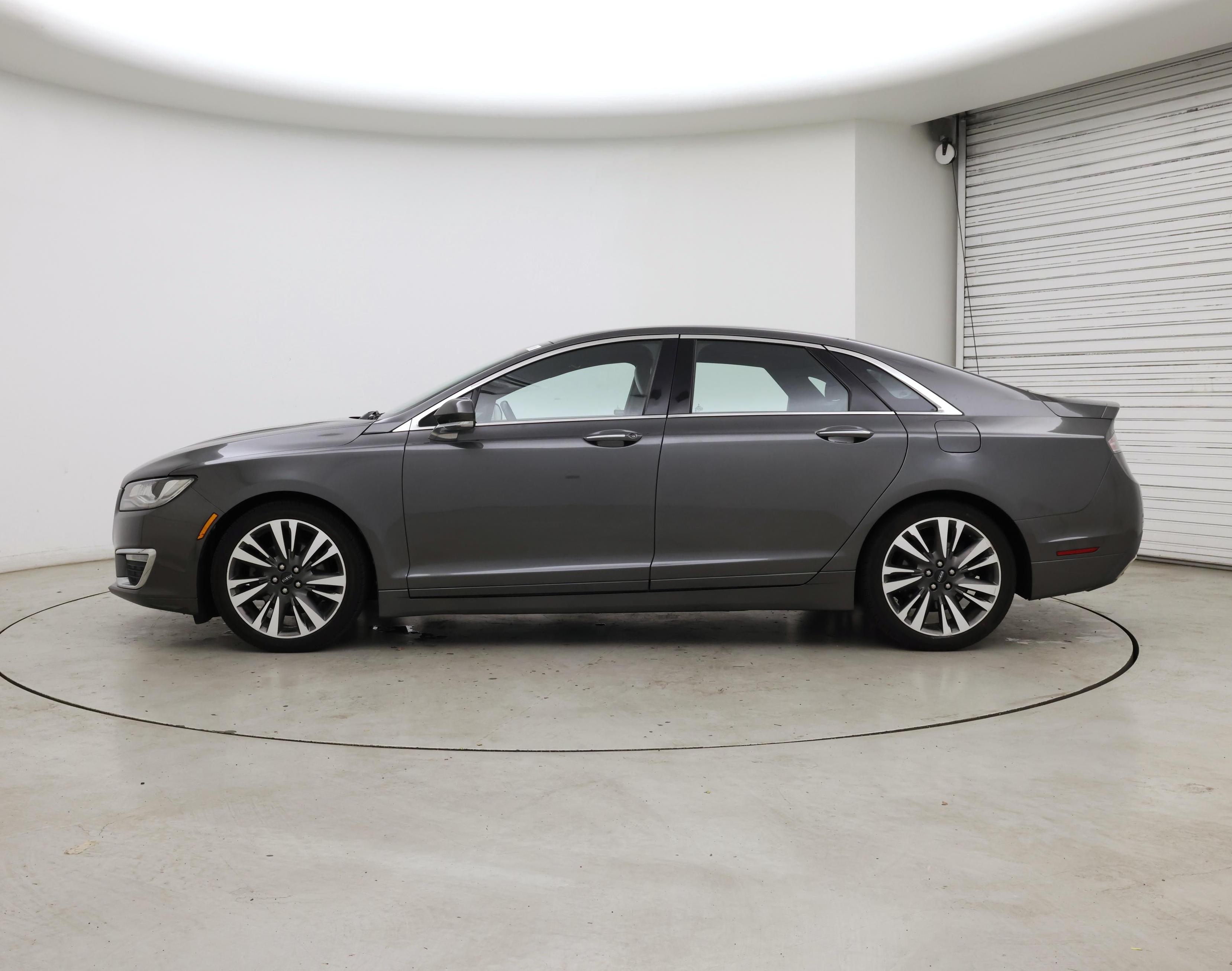 Thumbnail: 2017 Lincoln MKZ - 3