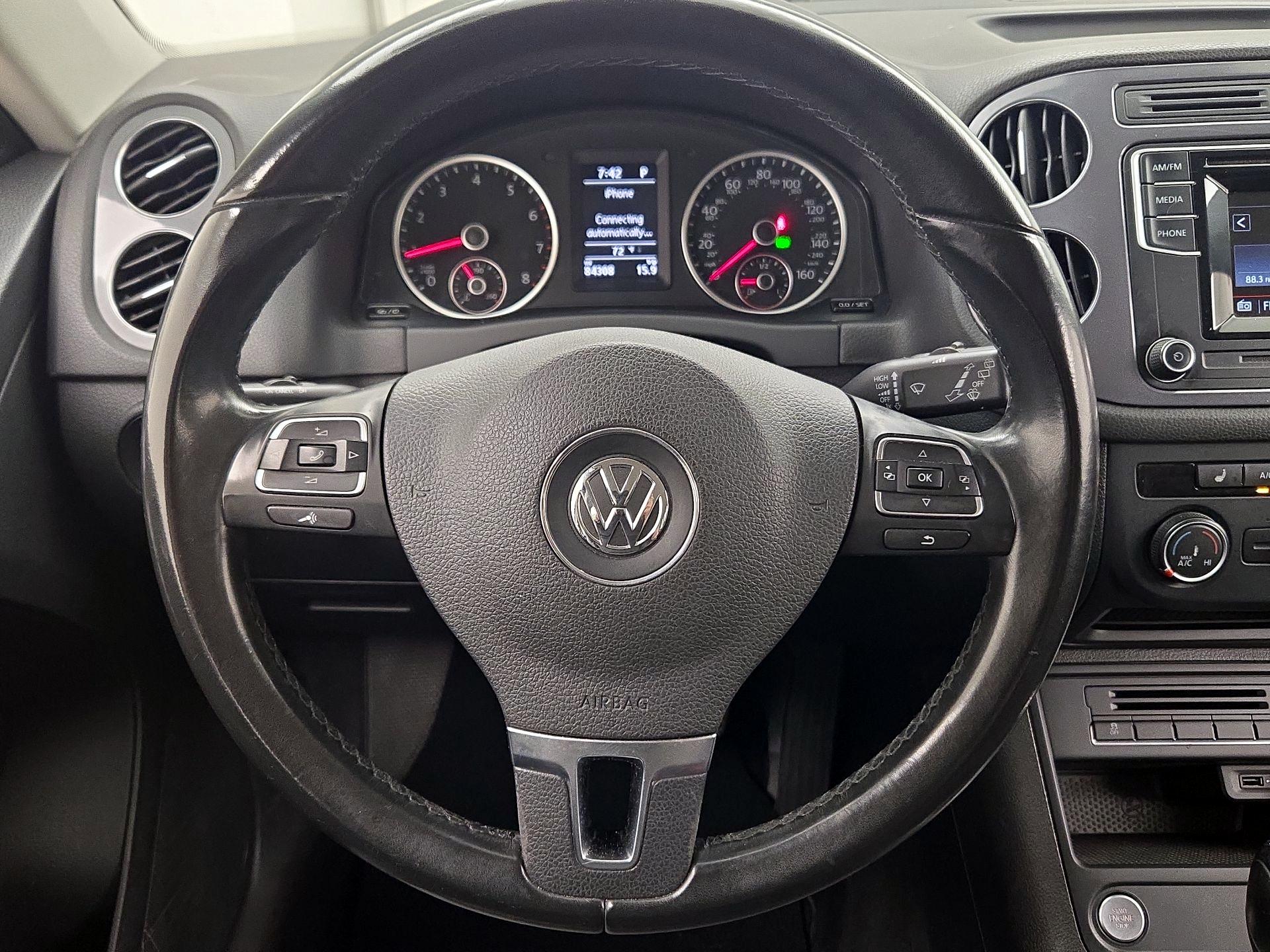 Thumbnail: 2016 Volkswagen Tiguan - 10