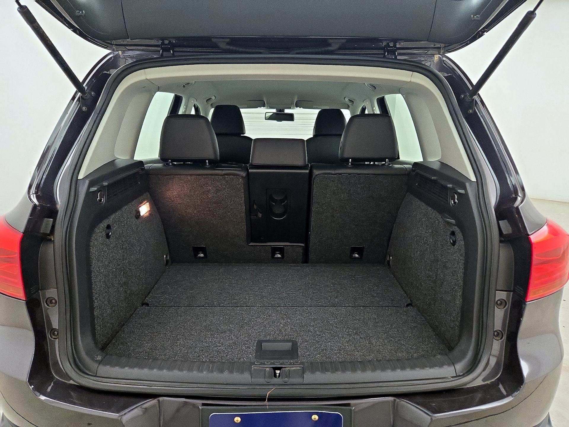 Thumbnail: 2016 Volkswagen Tiguan - 17
