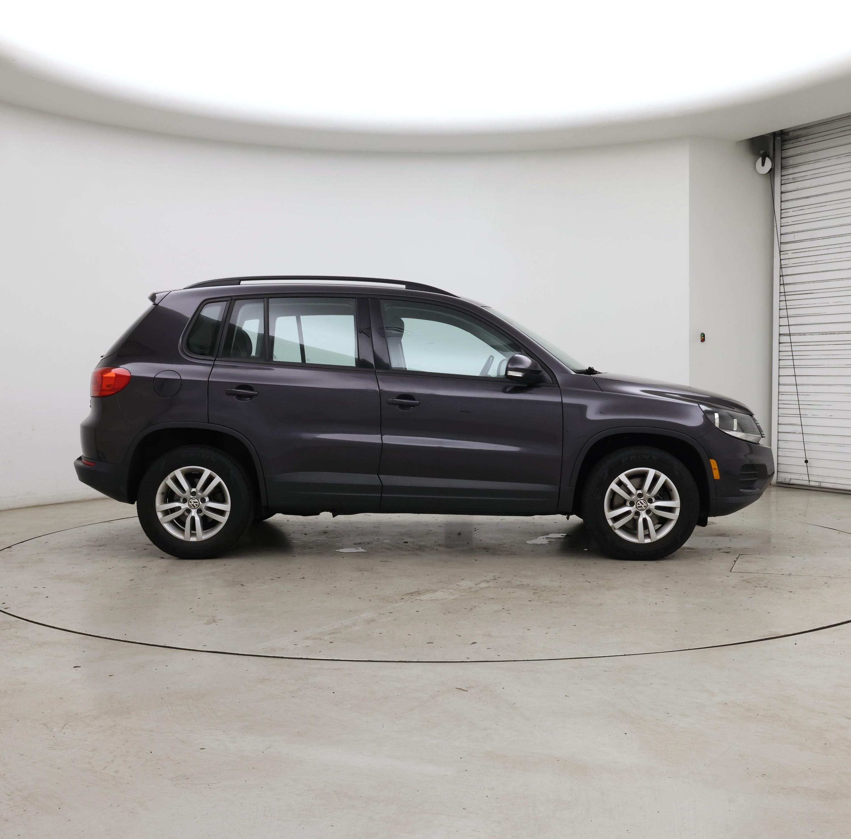 Thumbnail: 2016 Volkswagen Tiguan - 7