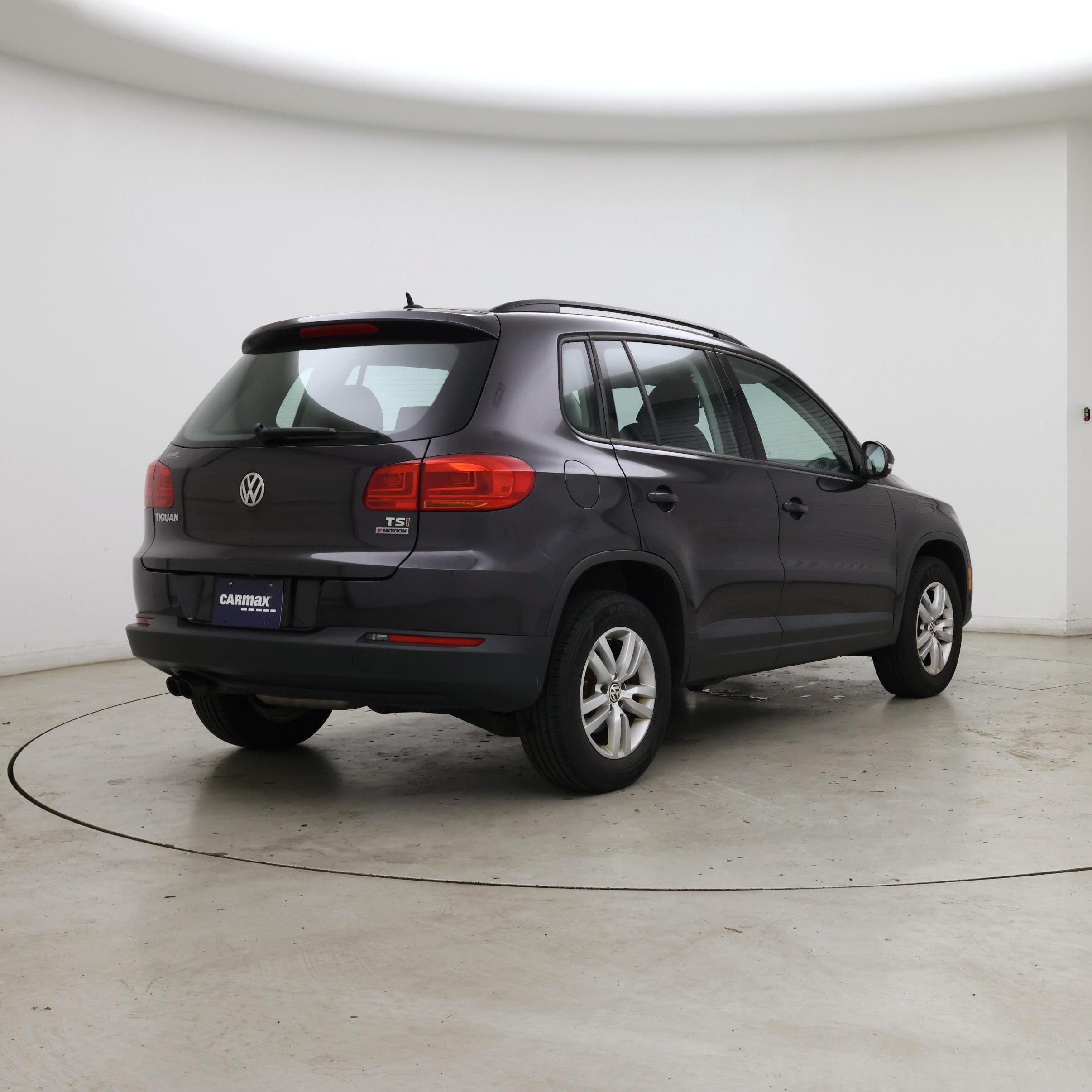 Thumbnail: 2016 Volkswagen Tiguan - 8