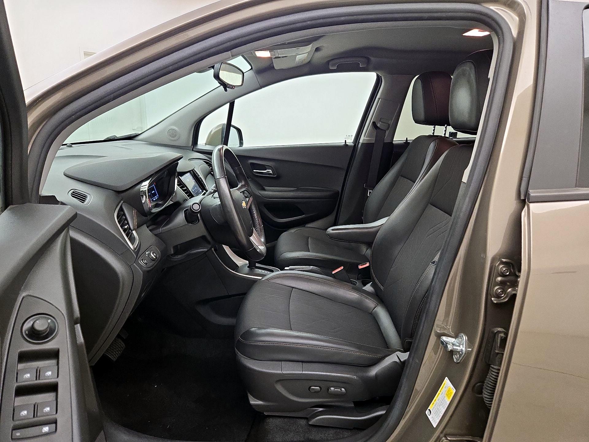 Thumbnail: 2022 Chevrolet Trax - 11