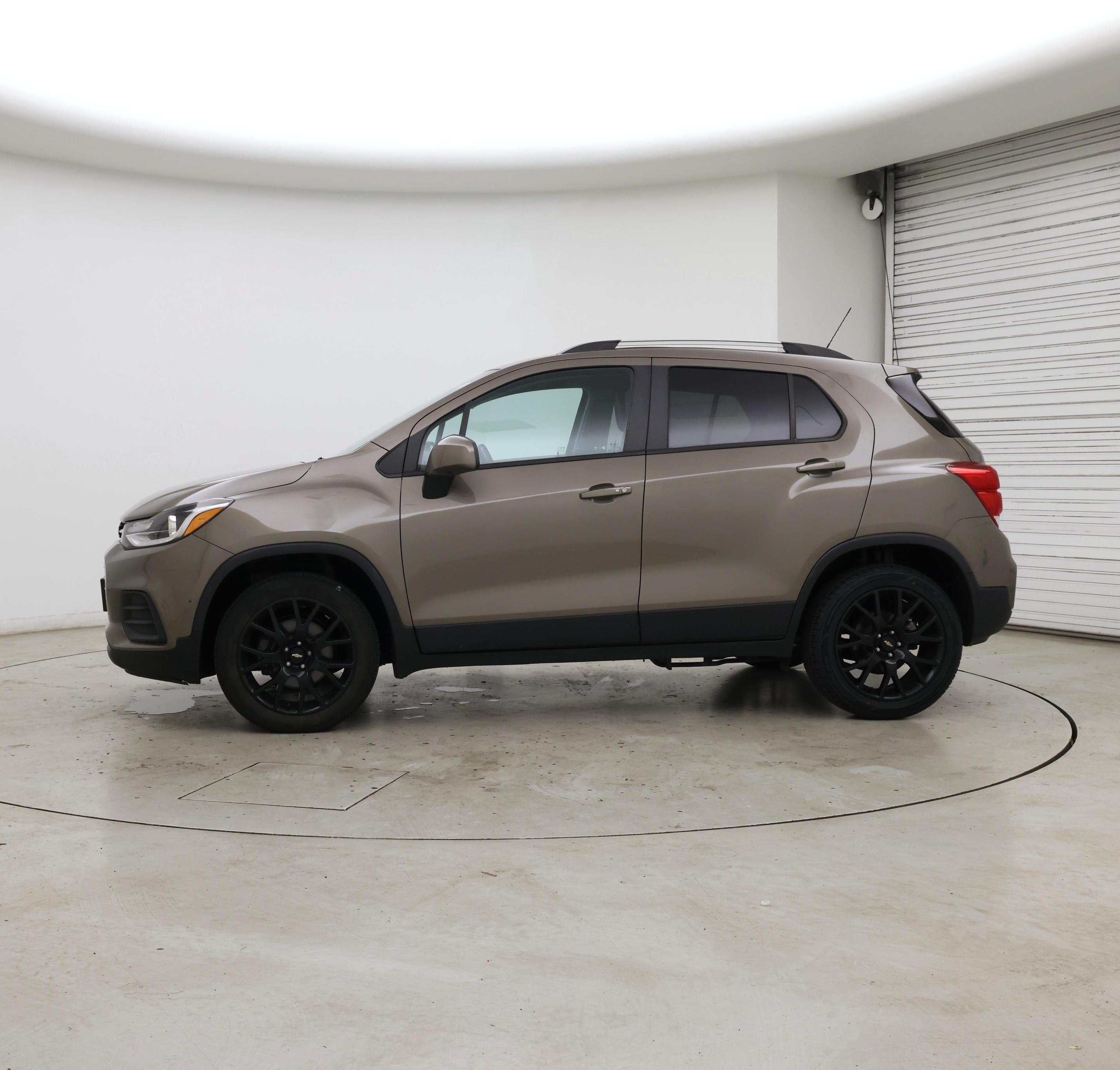 Thumbnail: 2022 Chevrolet Trax - 3