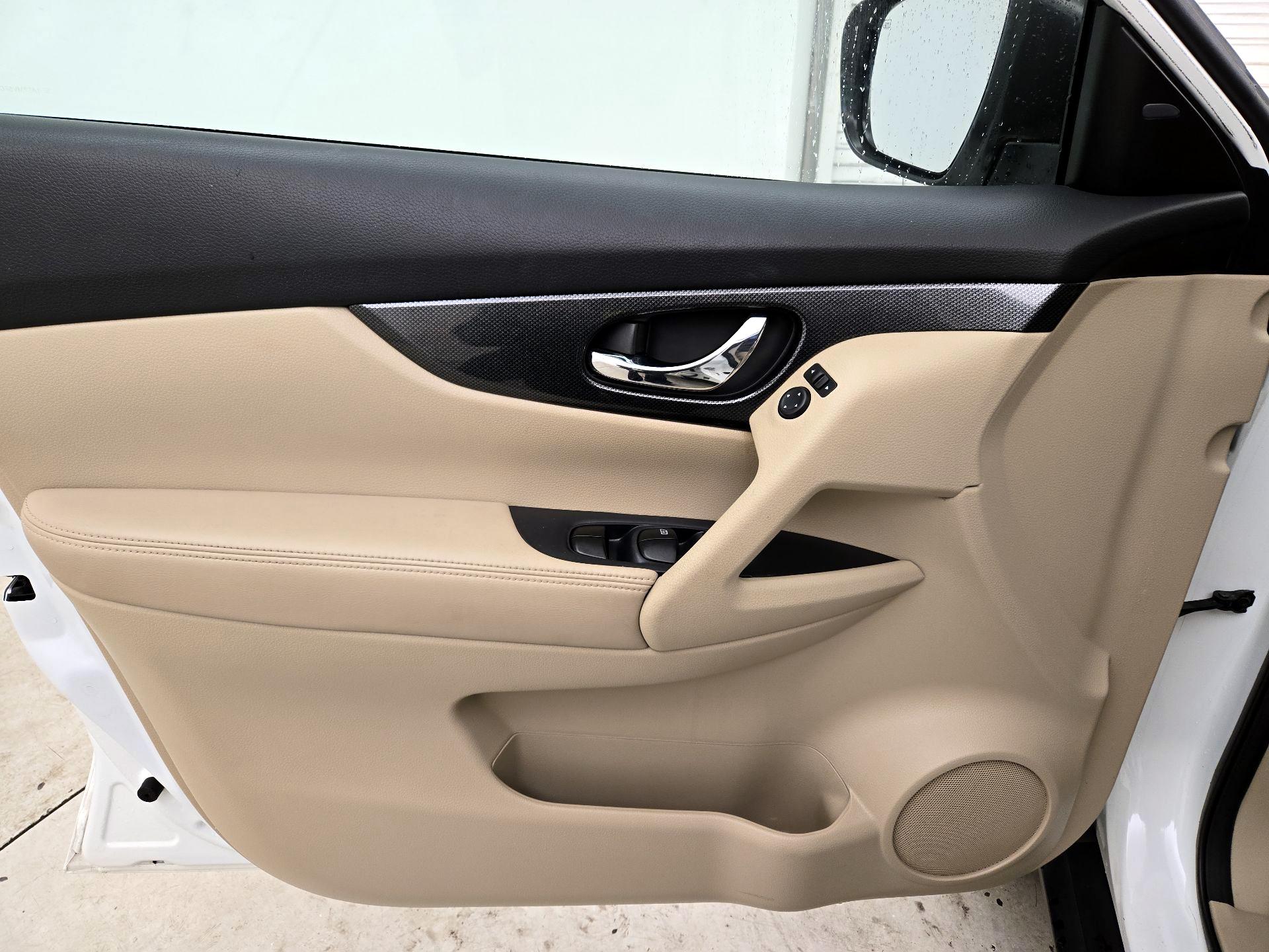 Thumbnail: 2015 Nissan Rogue - 12