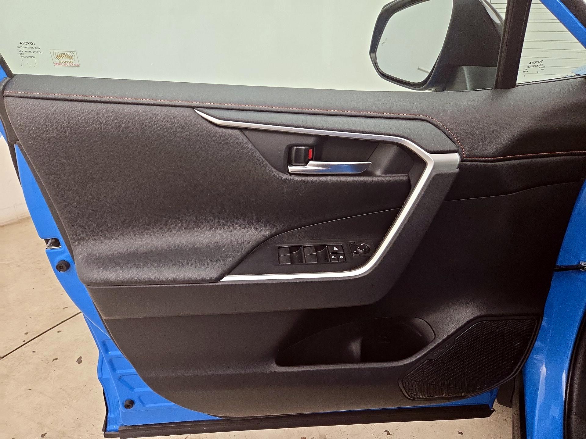 Thumbnail: 2019 Toyota RAV4 - 12