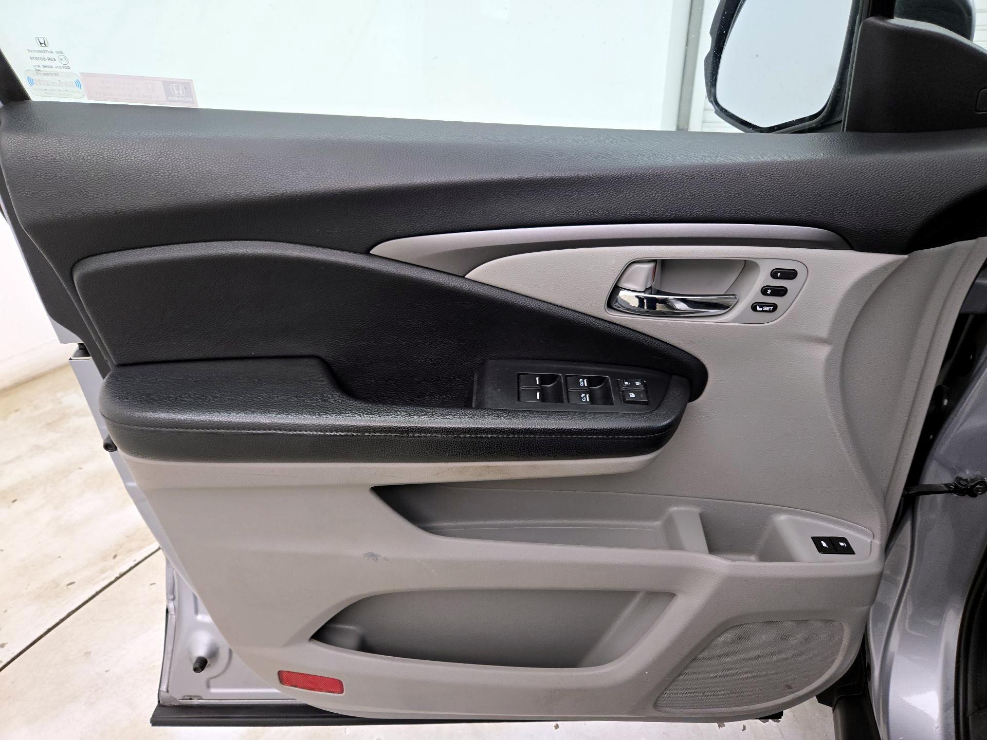 Thumbnail: 2019 Honda Pilot - 12
