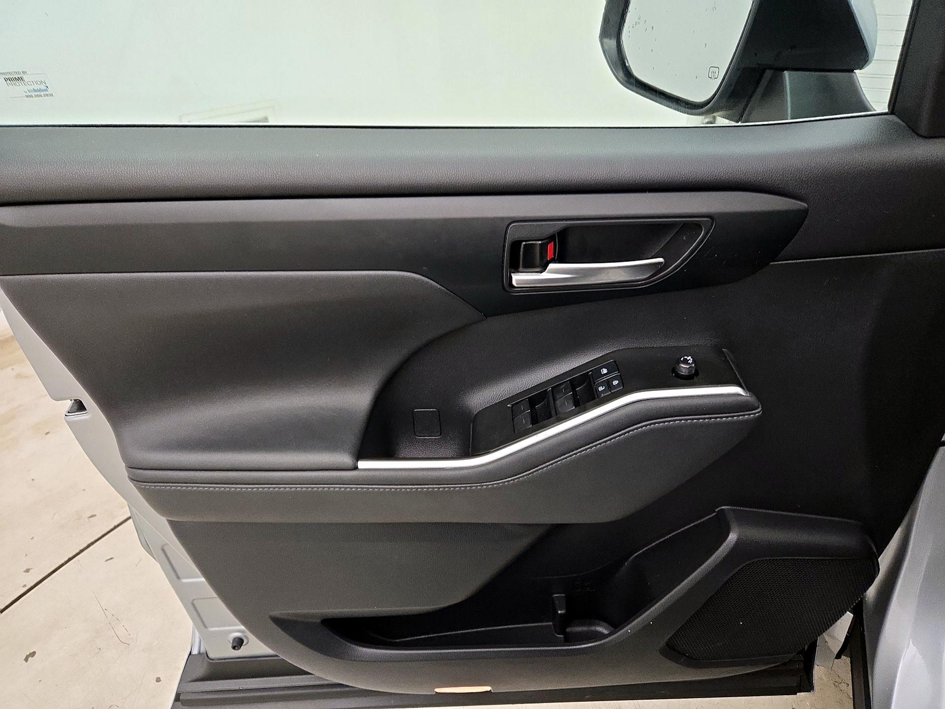 Thumbnail: 2021 Toyota Highlander - 12