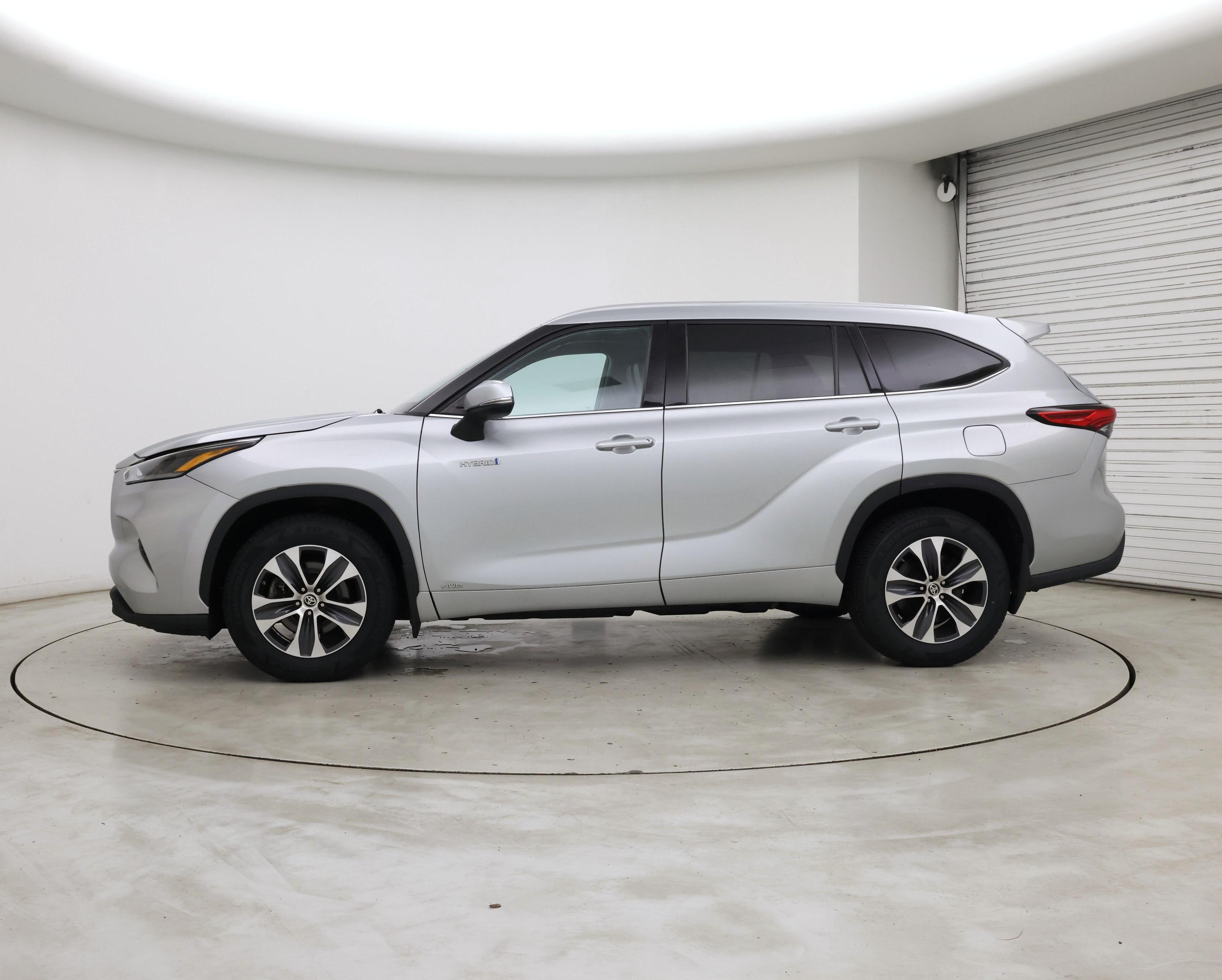 Thumbnail: 2021 Toyota Highlander - 3