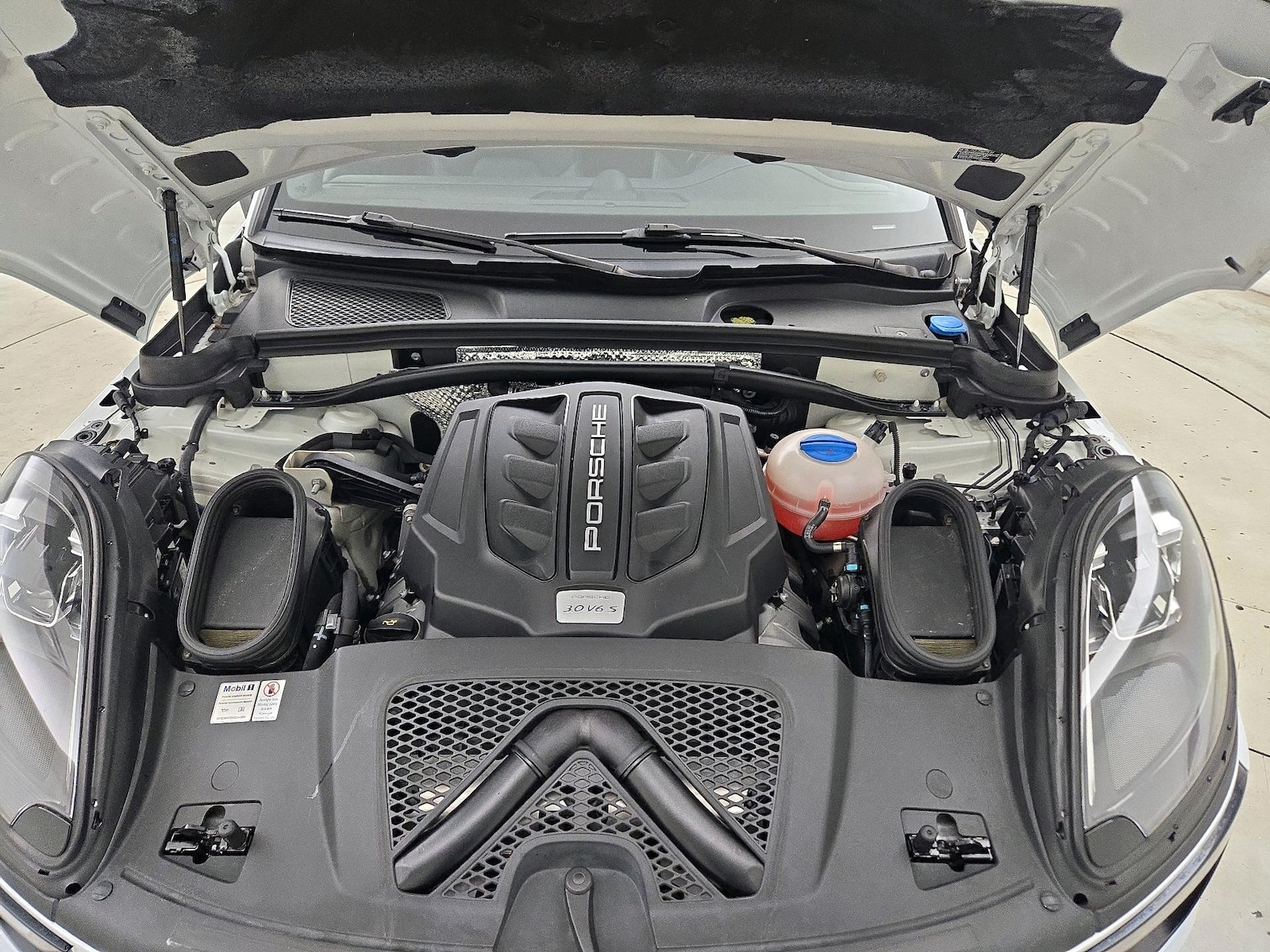 2018 Porsche Macan S - Photo 24