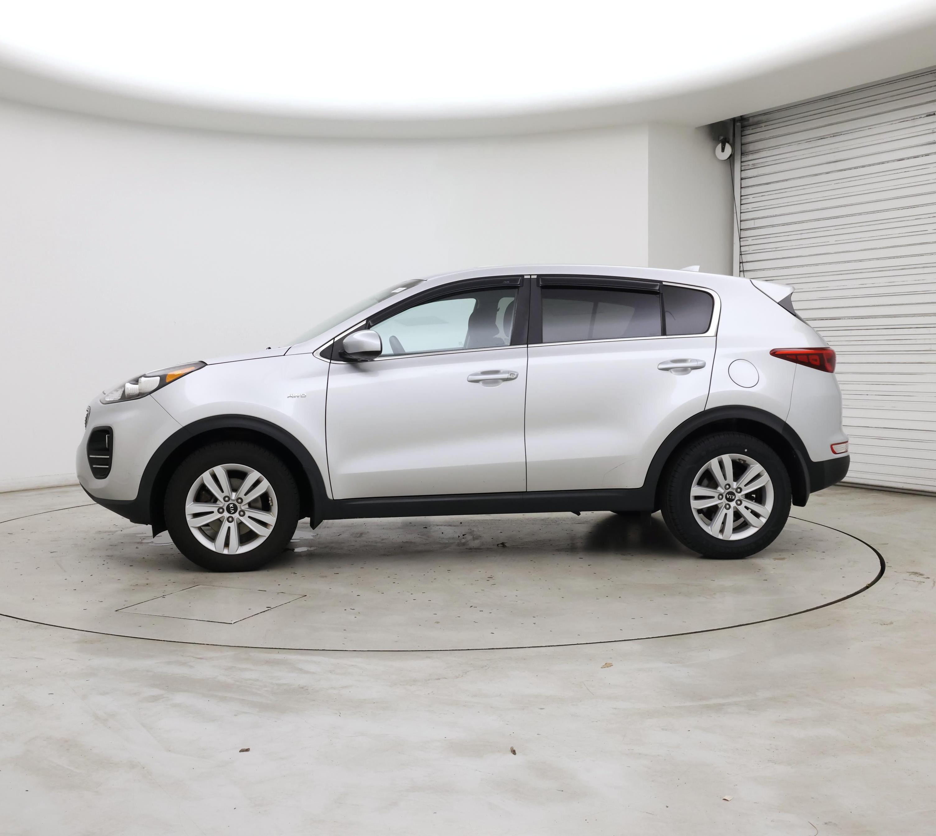 Thumbnail: 2017 Kia Sportage - 3