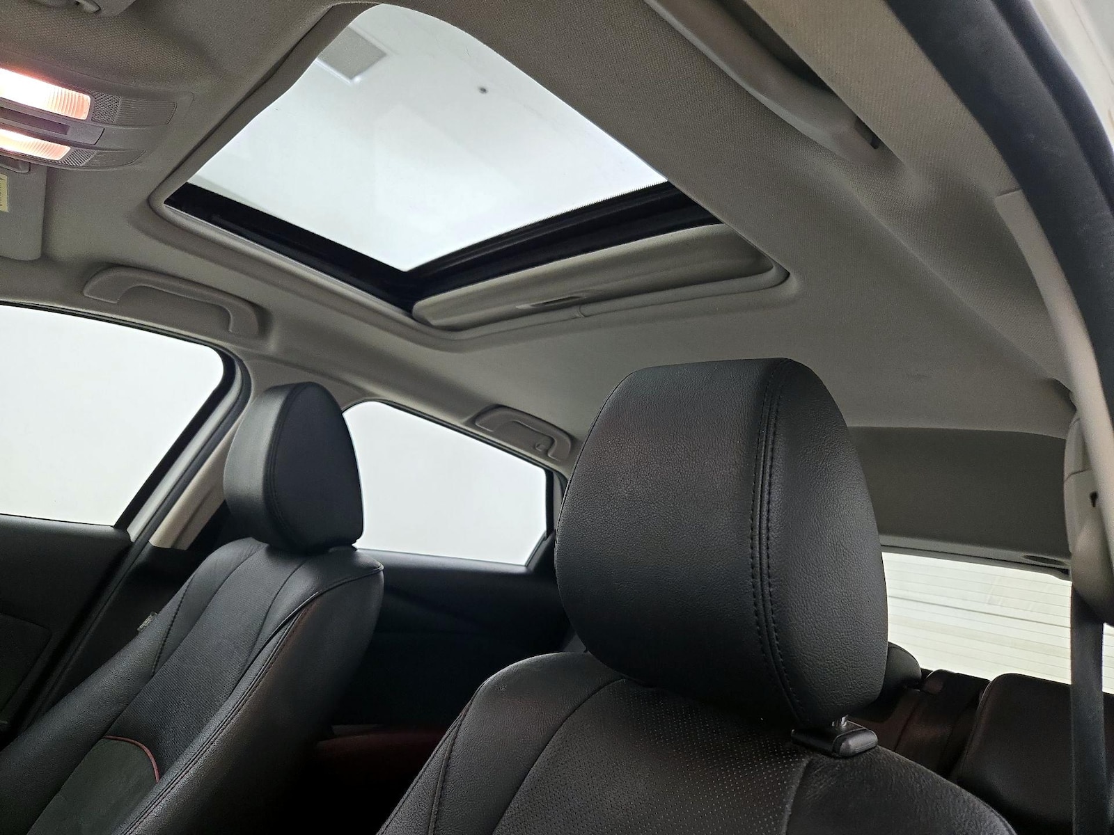 Sunroof(s) & Overhead Airbags