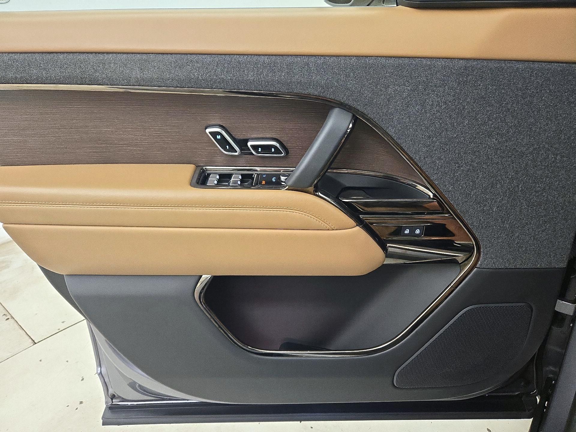 Thumbnail: 2024 Land Rover Range Rover Sport - 12