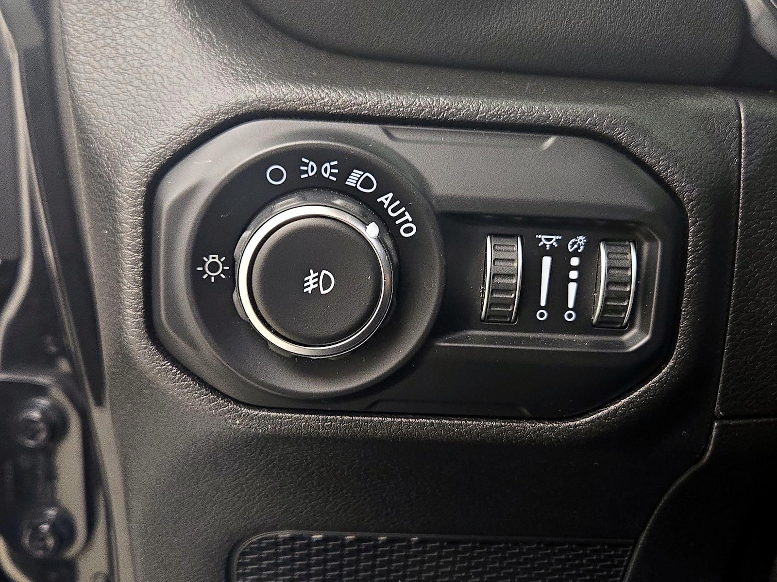 2020 Jeep Wrangler Unlimited Sahara - Photo 14