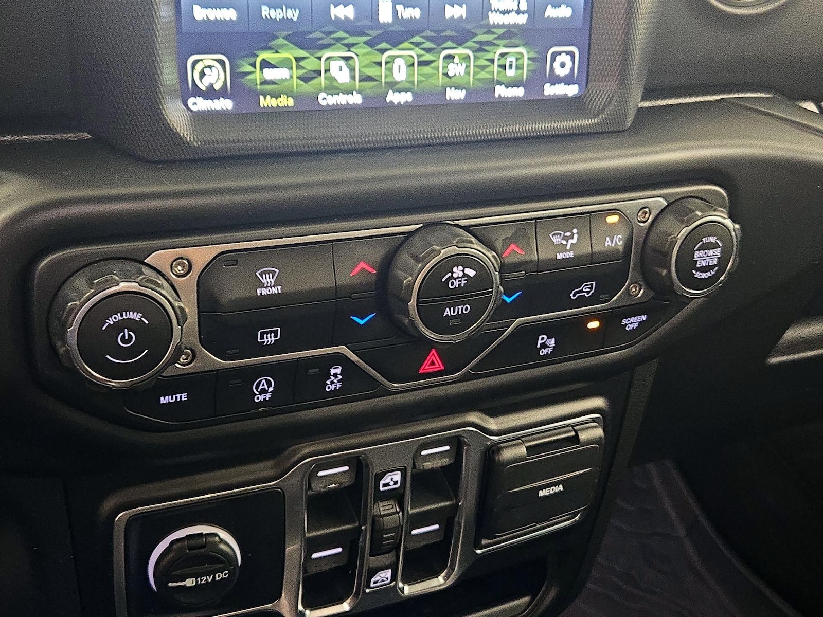 2020 Jeep Wrangler Unlimited Sahara - Photo 17