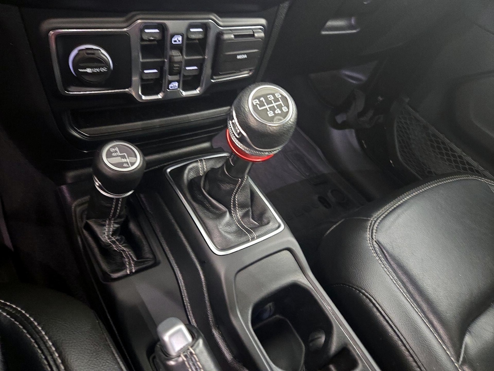 2020 Jeep Wrangler Unlimited Sahara - Photo 18