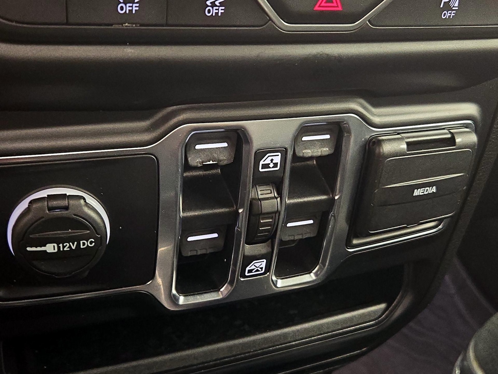 2020 Jeep Wrangler Unlimited Sahara - Photo 19
