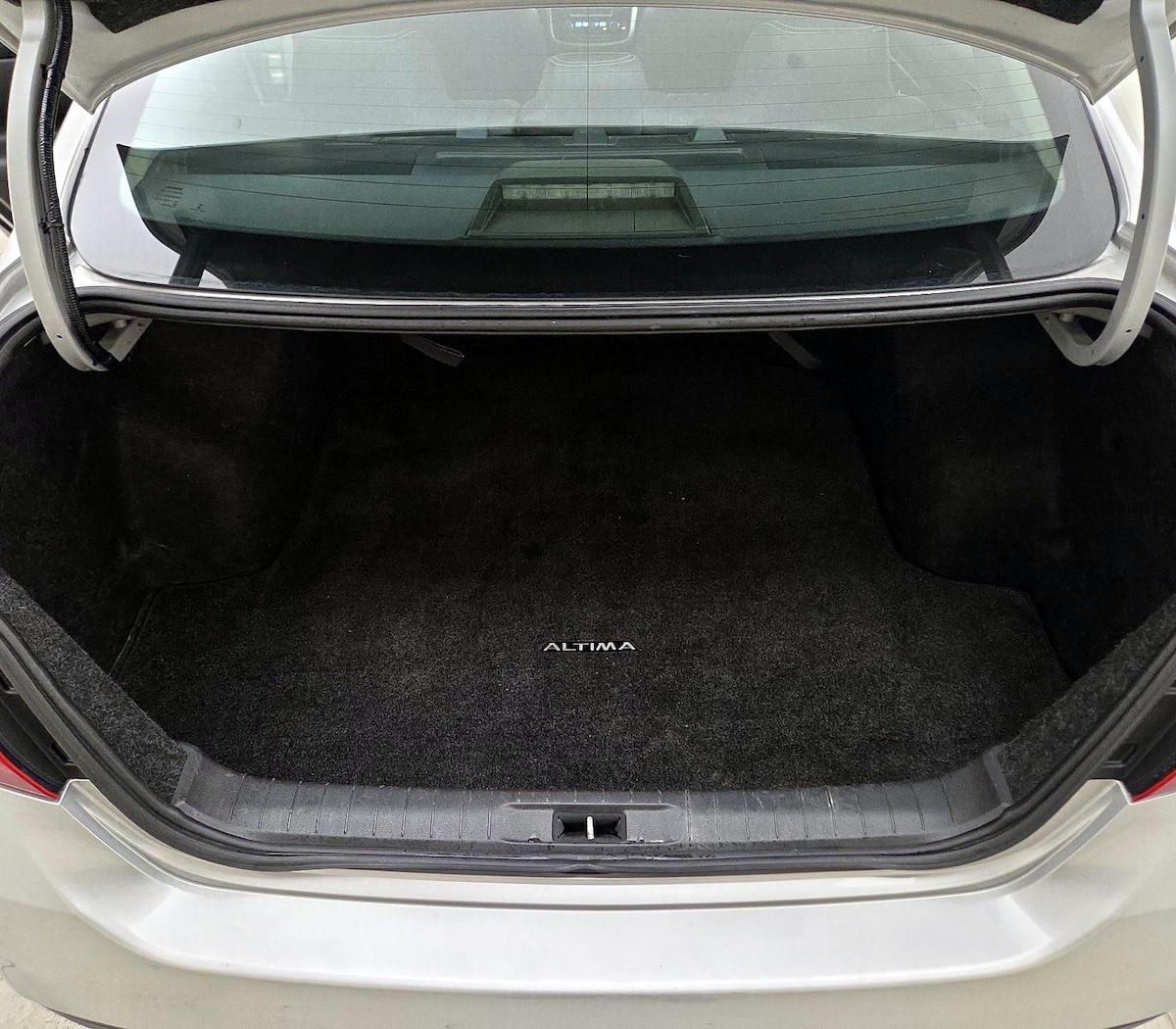 Trunk/Cargo (Seats Up)