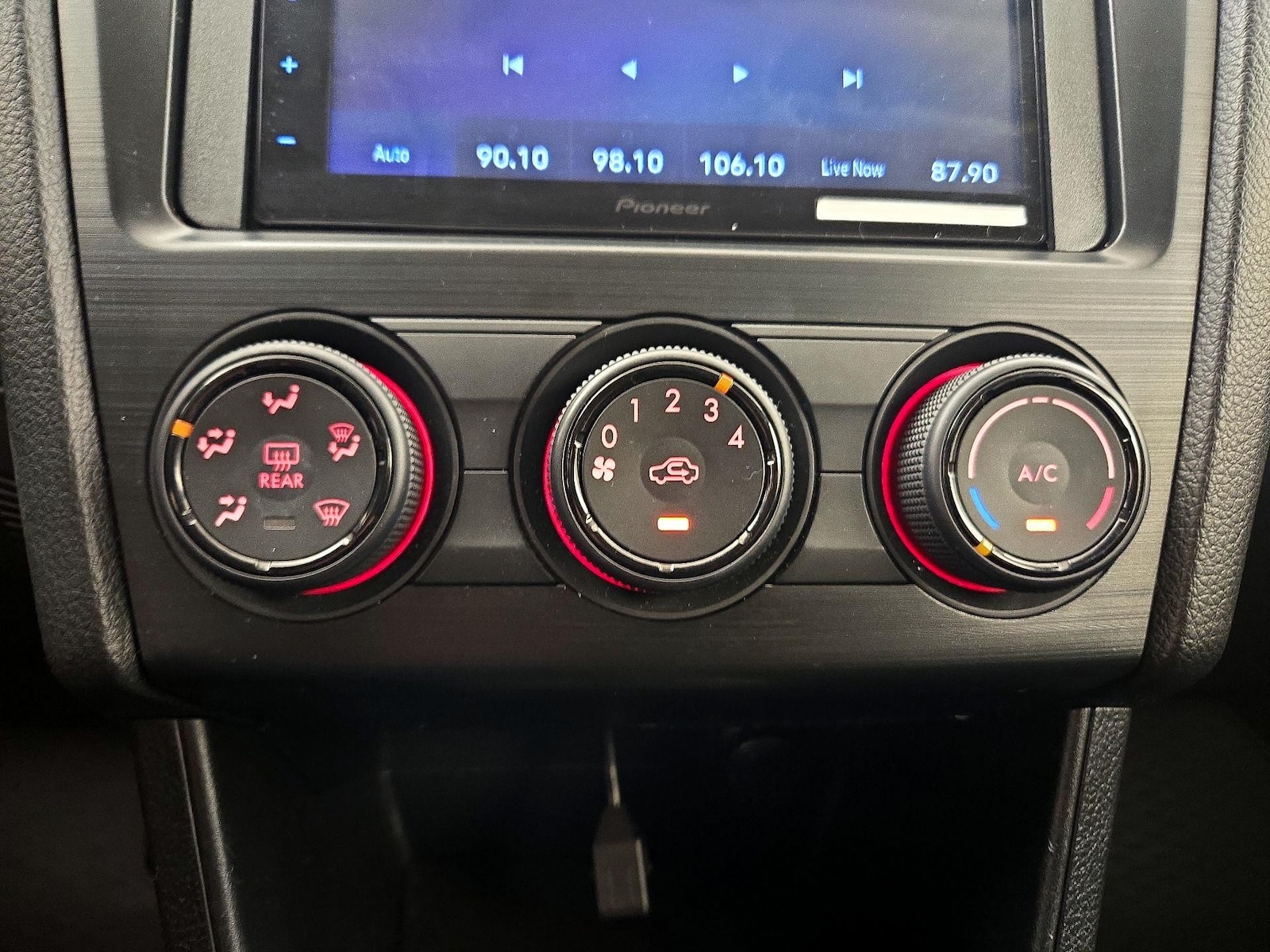 2014 Subaru XV Crosstrek Premium - Photo 17