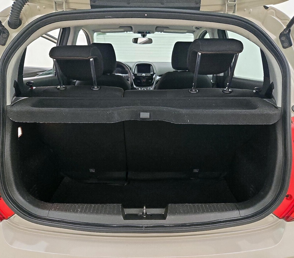 Trunk/Cargo (Seats Up)