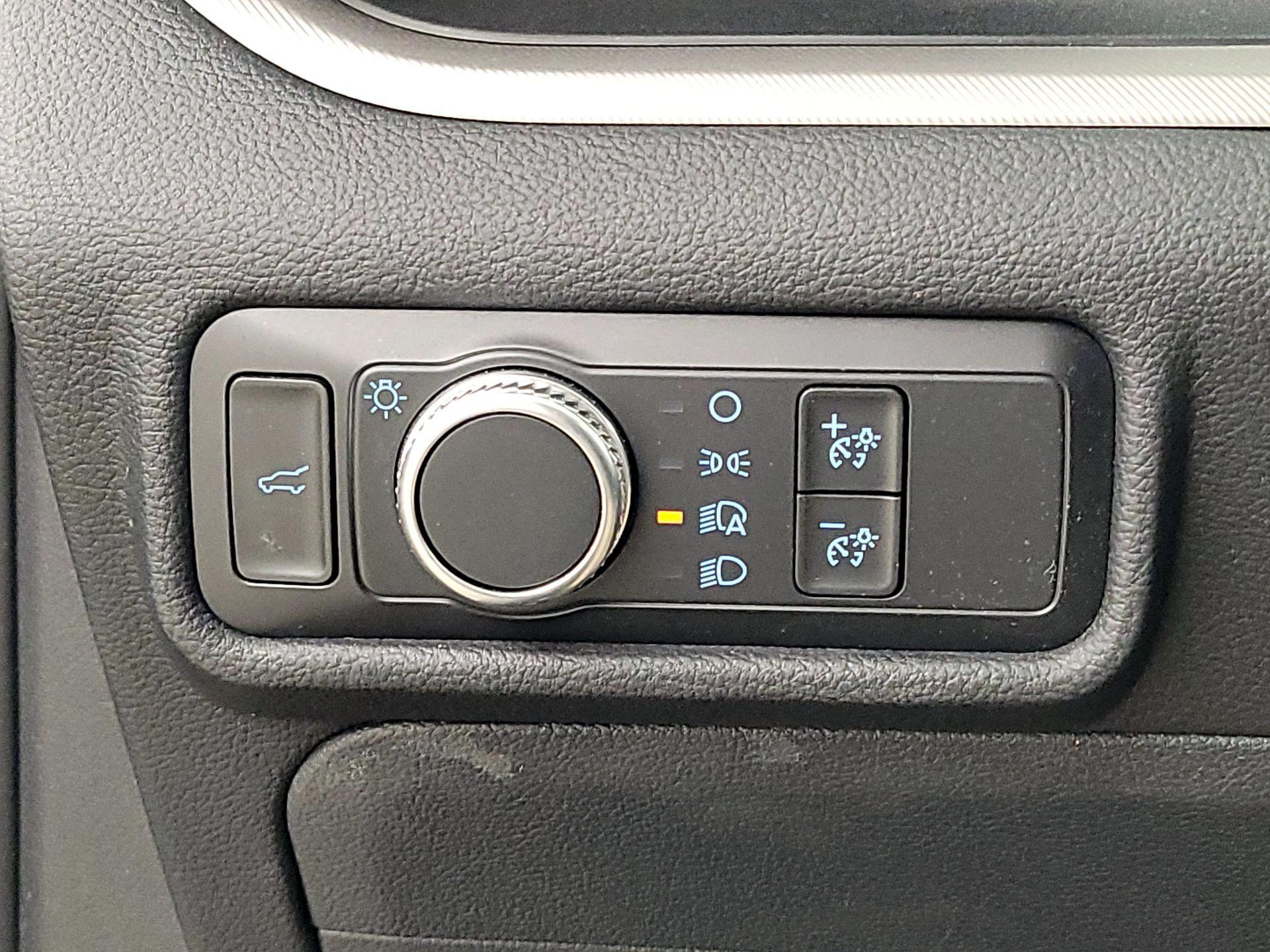 Thumbnail: 2020 Ford Explorer - 13