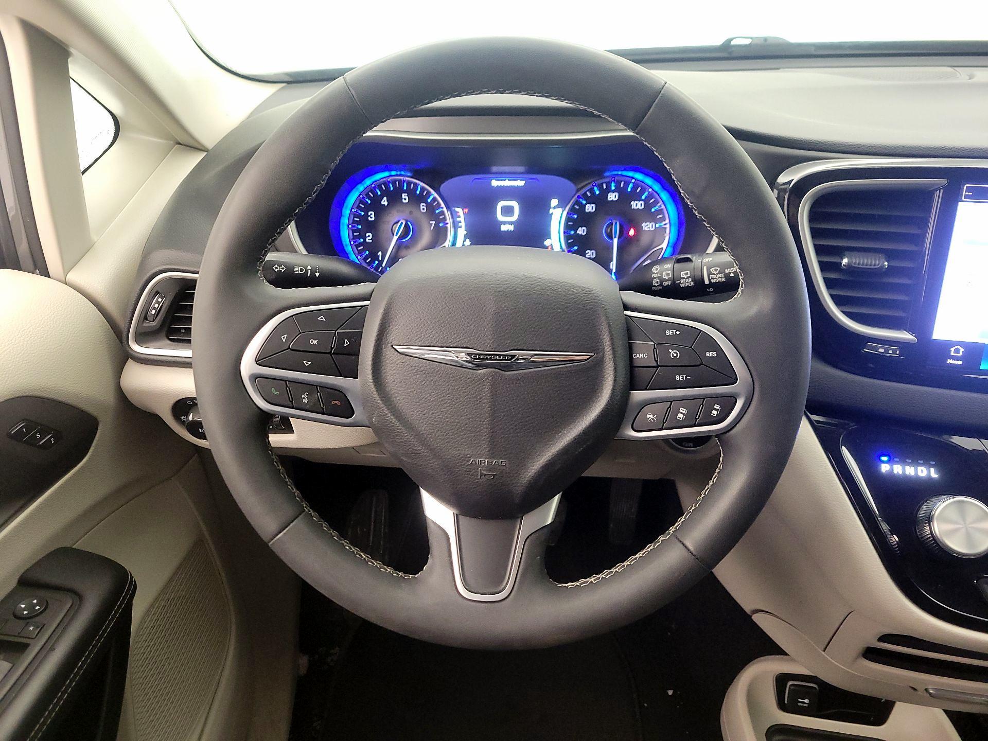 Thumbnail: 2023 Chrysler Pacifica - 10