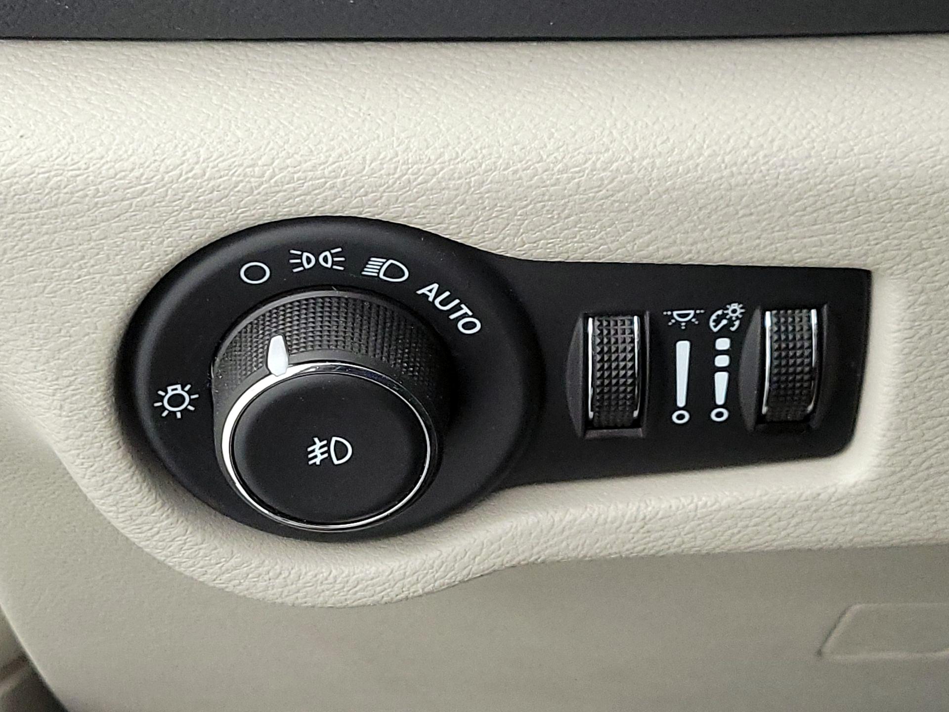 Thumbnail: 2023 Chrysler Pacifica - 13