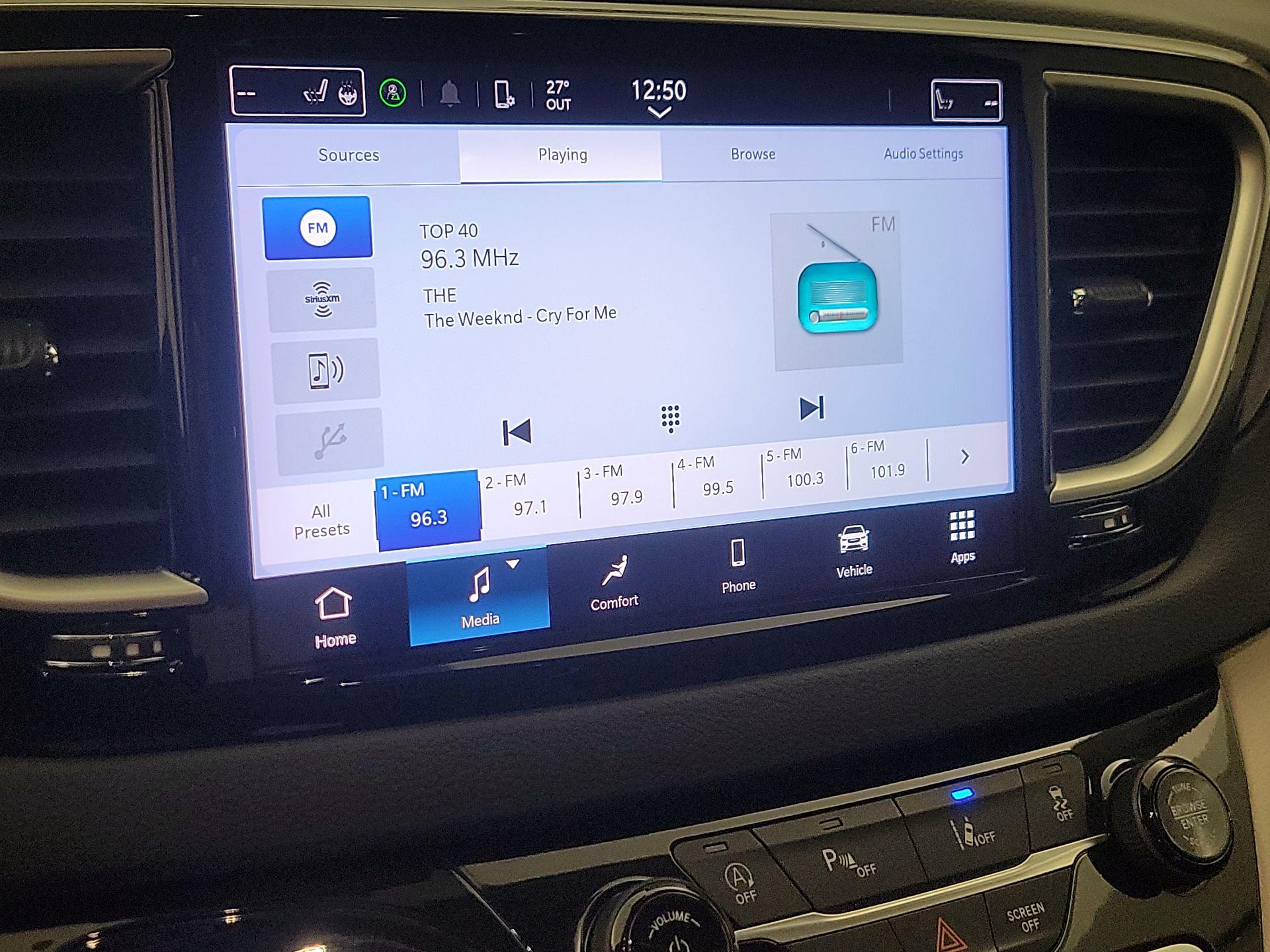 Thumbnail: 2023 Chrysler Pacifica - 15