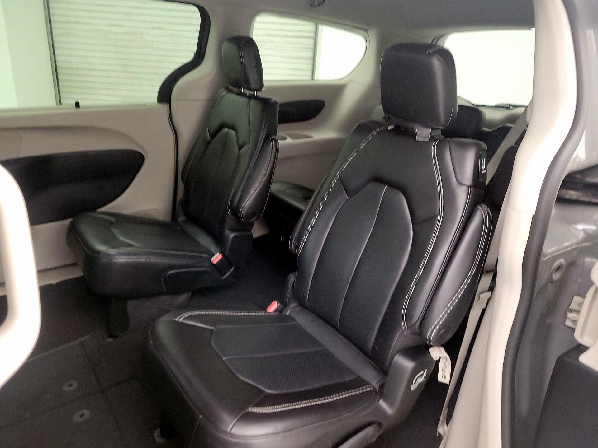 Thumbnail: 2023 Chrysler Pacifica - 19