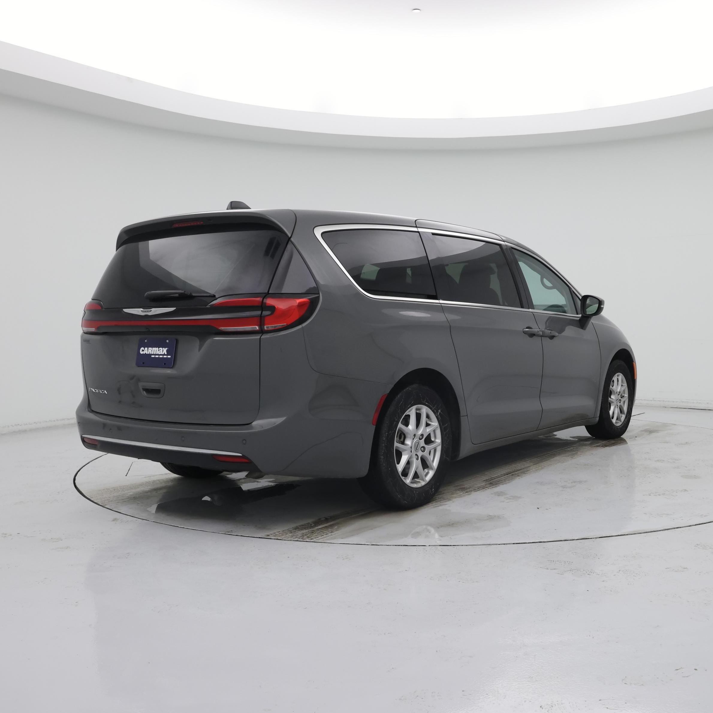 Thumbnail: 2023 Chrysler Pacifica - 8