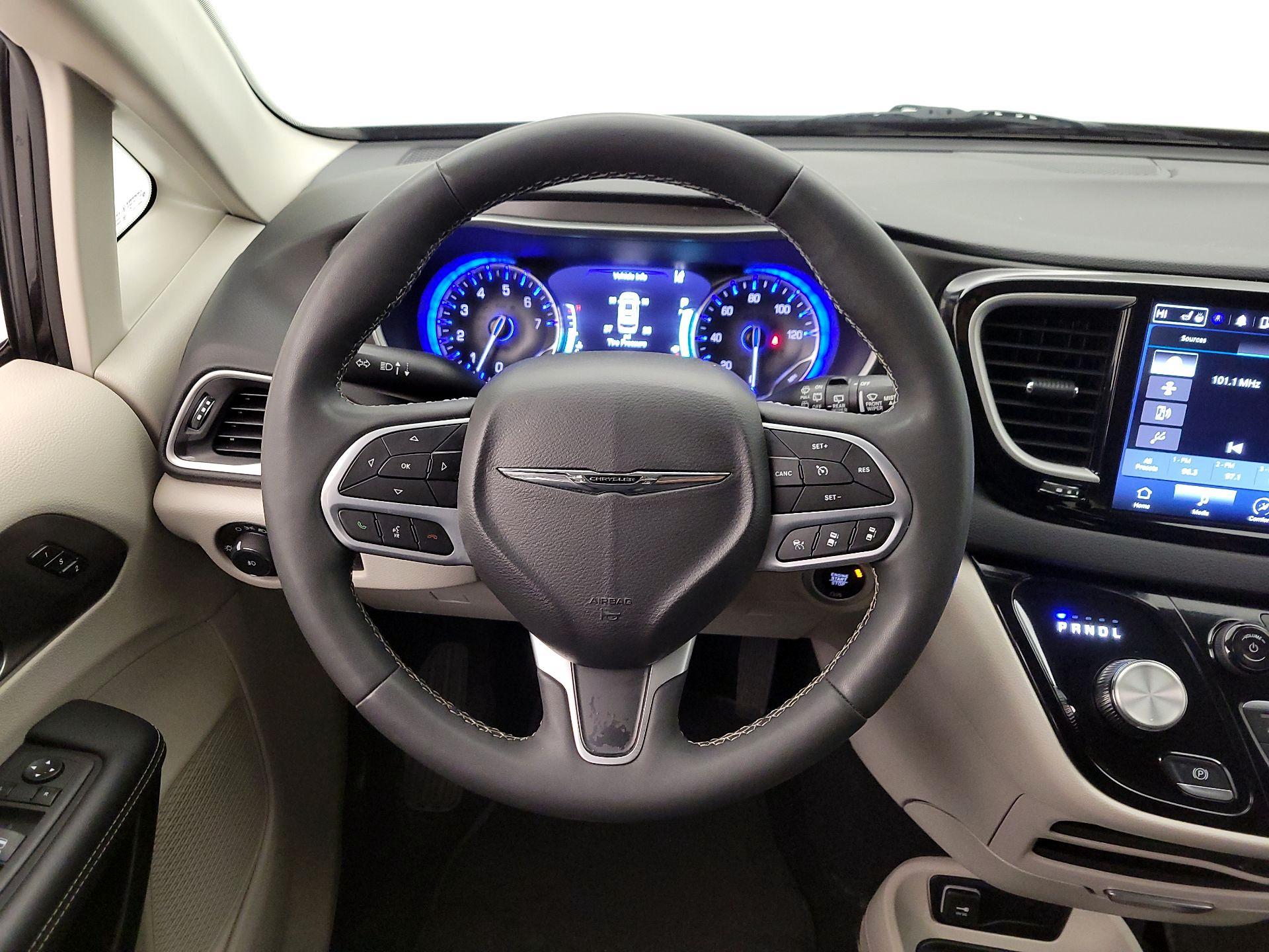 Thumbnail: 2024 Chrysler Pacifica - 10