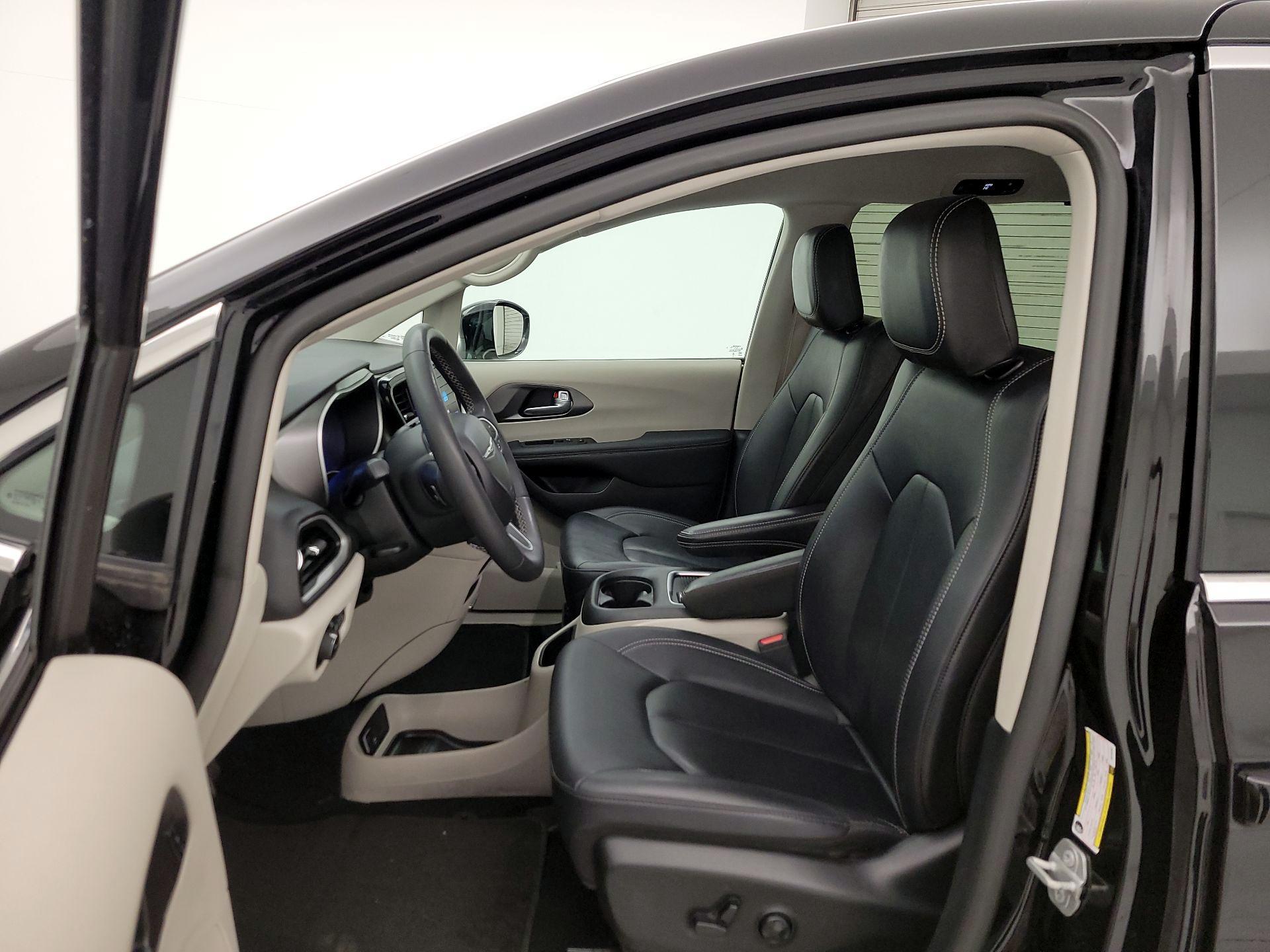 Thumbnail: 2024 Chrysler Pacifica - 11