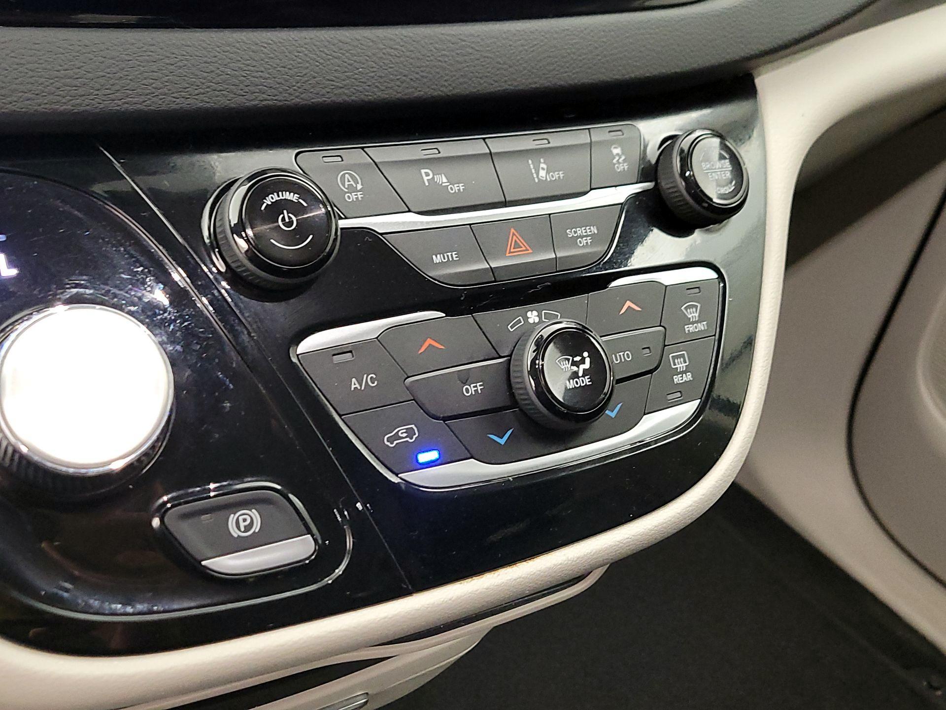 Thumbnail: 2024 Chrysler Pacifica - 16