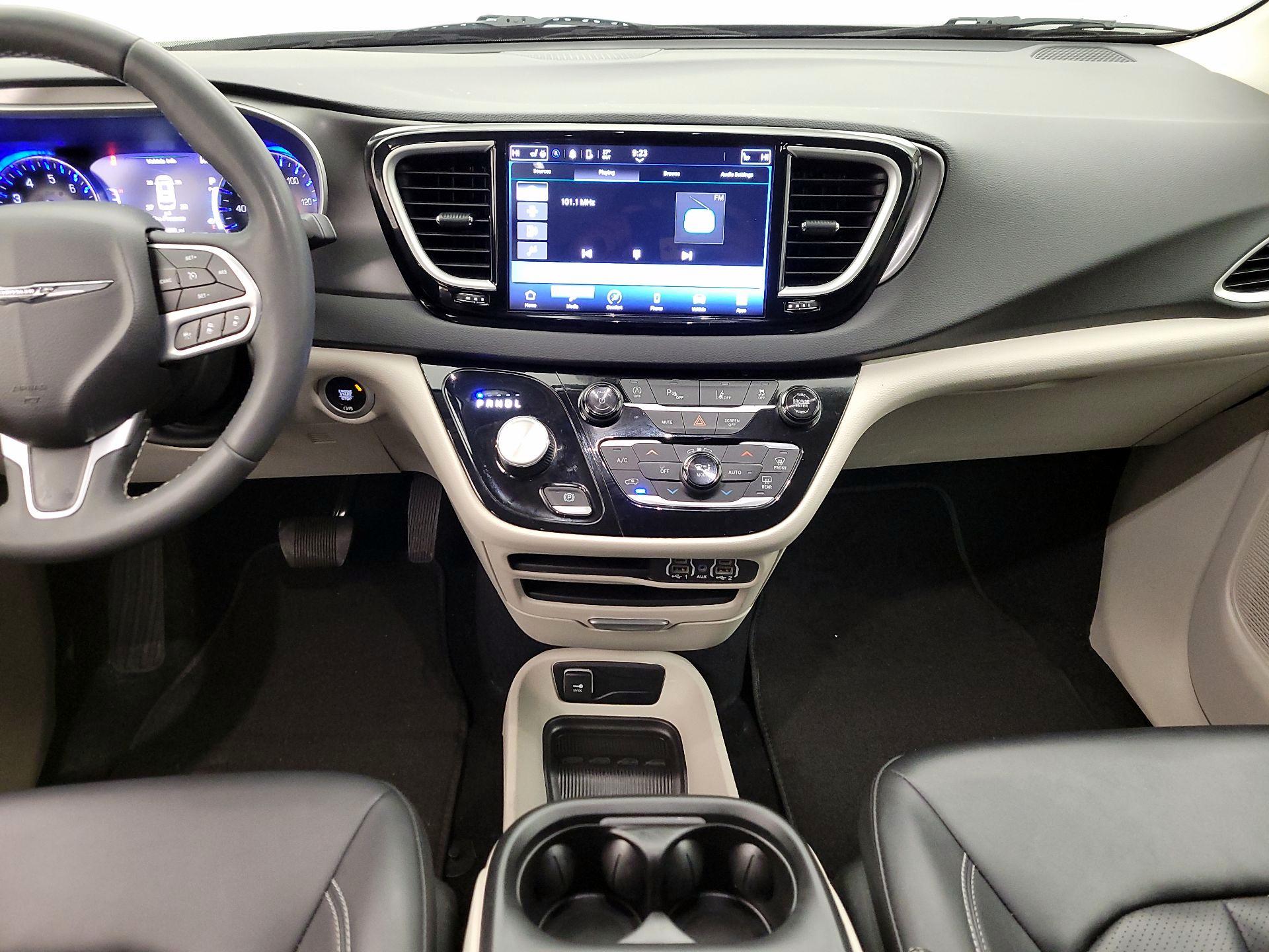 Thumbnail: 2024 Chrysler Pacifica - 17