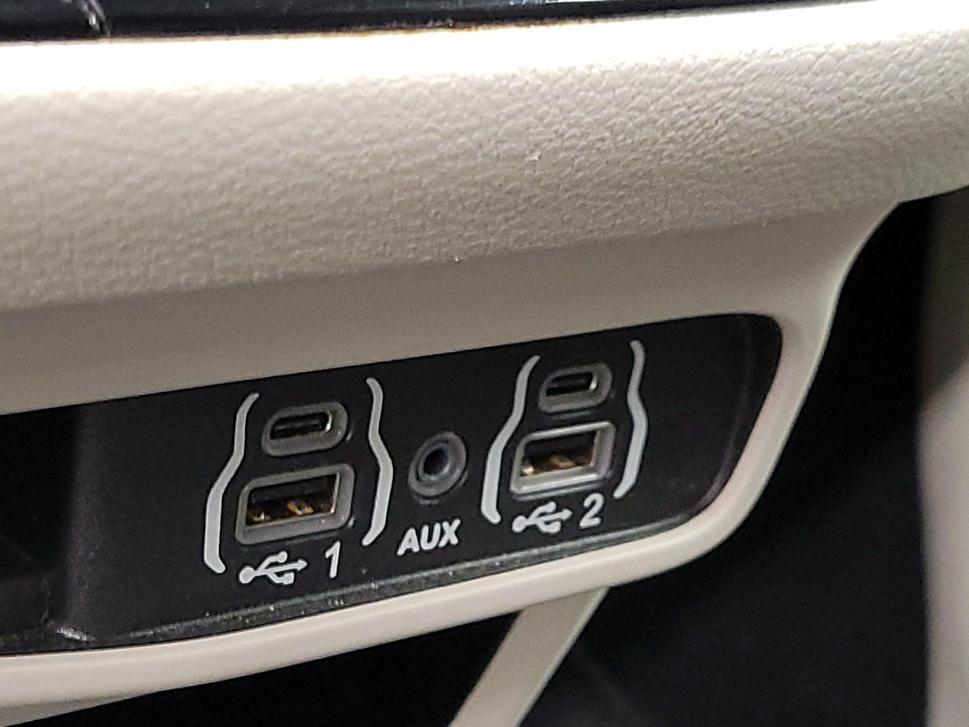 Thumbnail: 2024 Chrysler Pacifica - 18