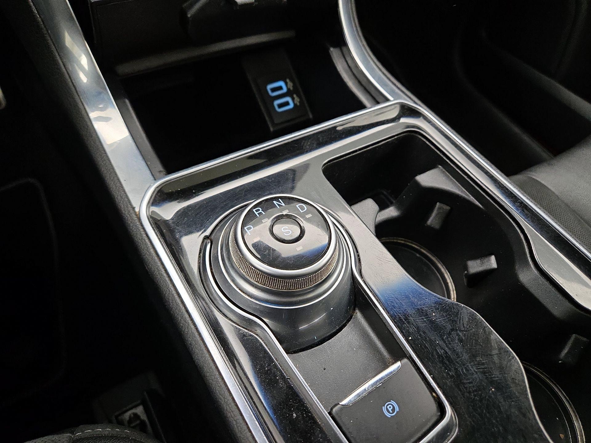 Thumbnail: 2020 Ford Edge - 17