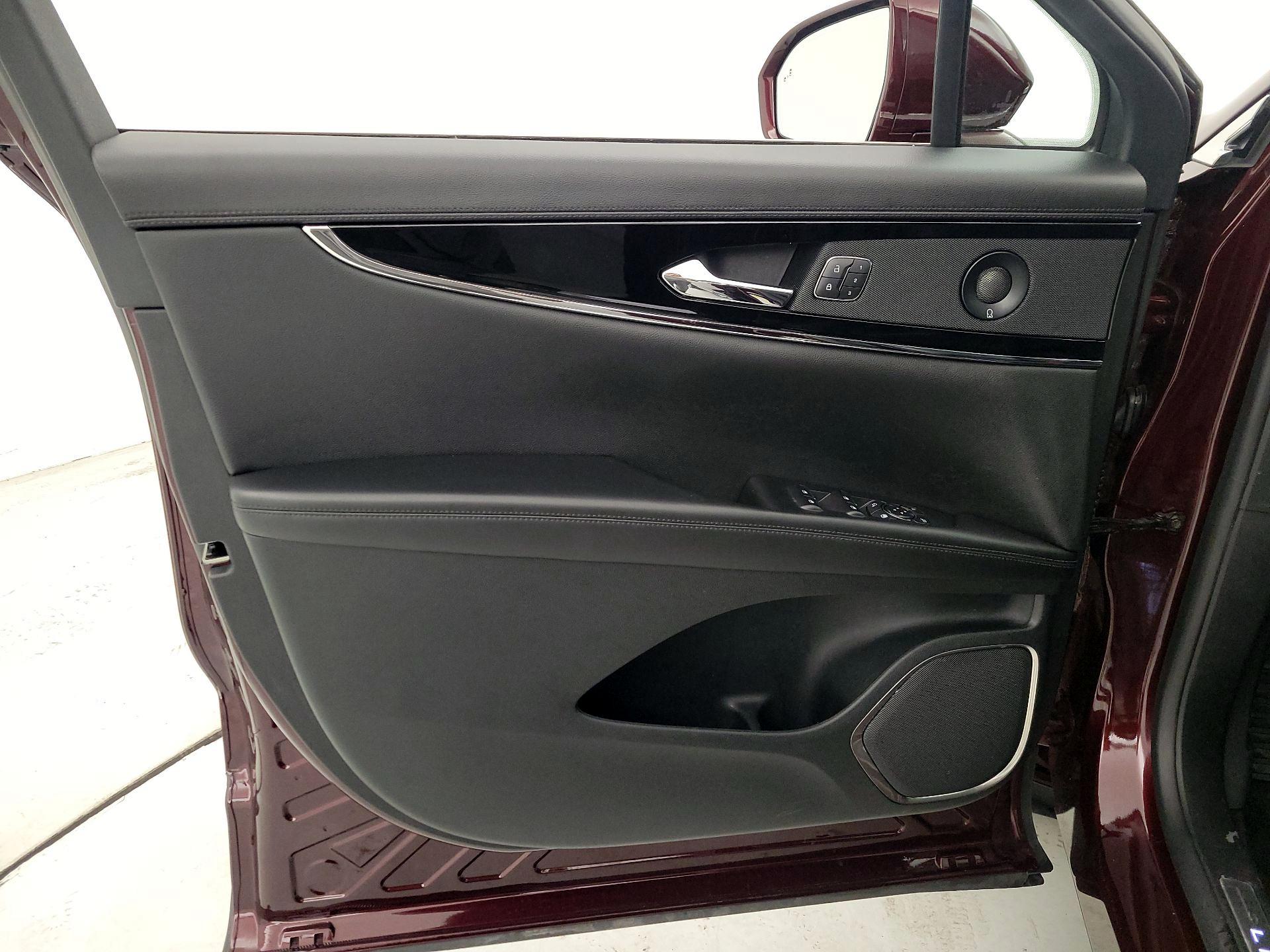 Thumbnail: 2023 Lincoln Nautilus - 12