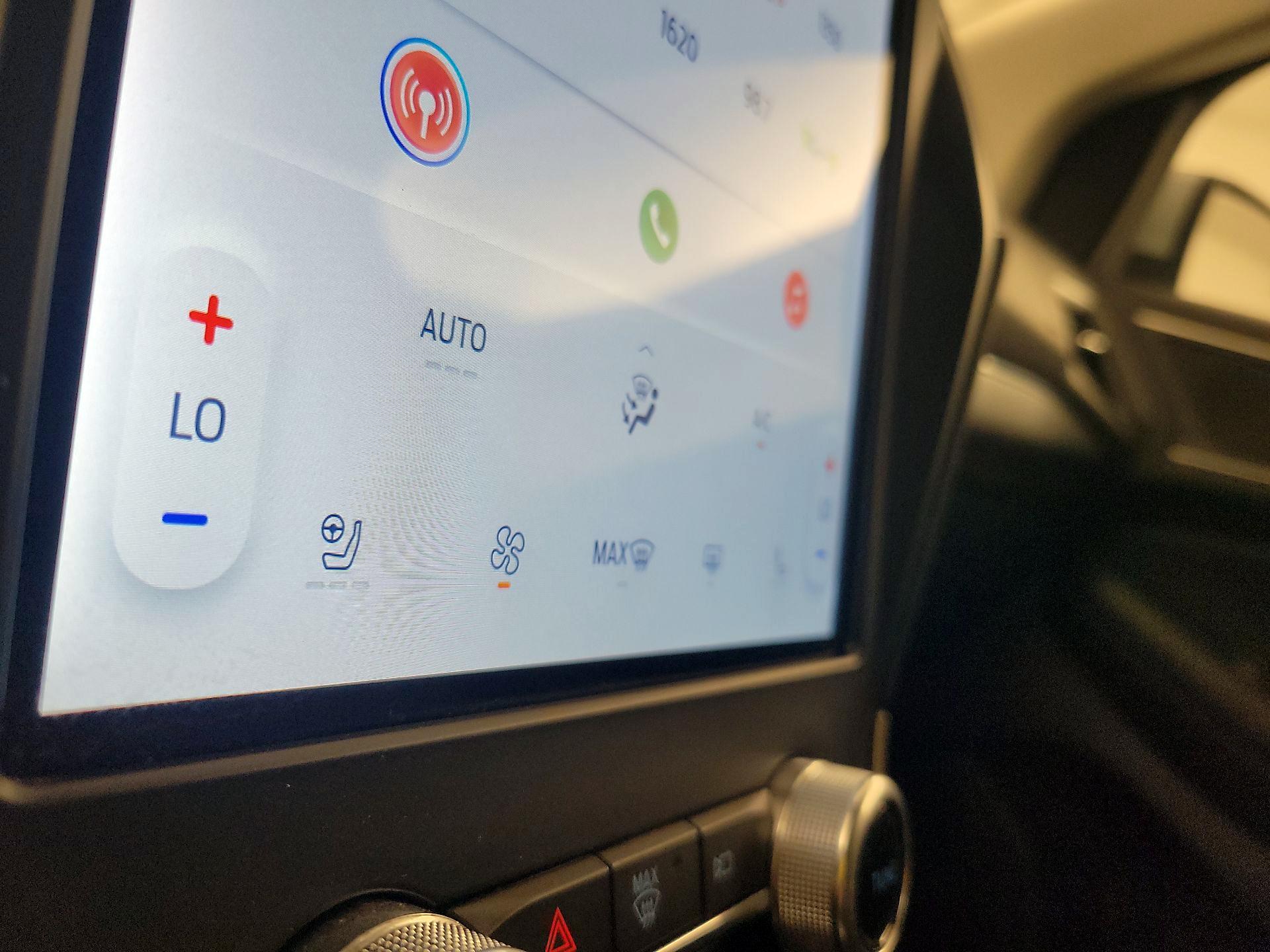 Thumbnail: 2022 Ford Edge - 16