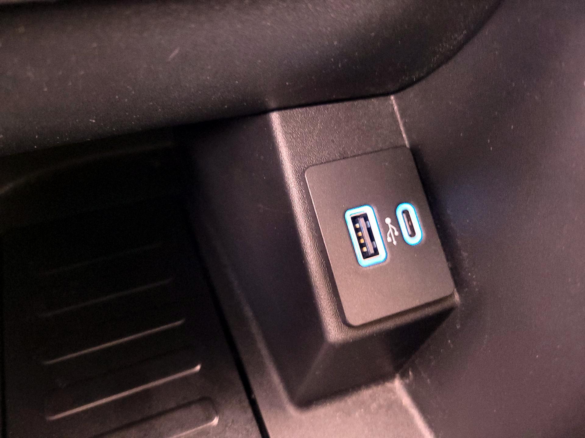 Thumbnail: 2022 Ford Edge - 18