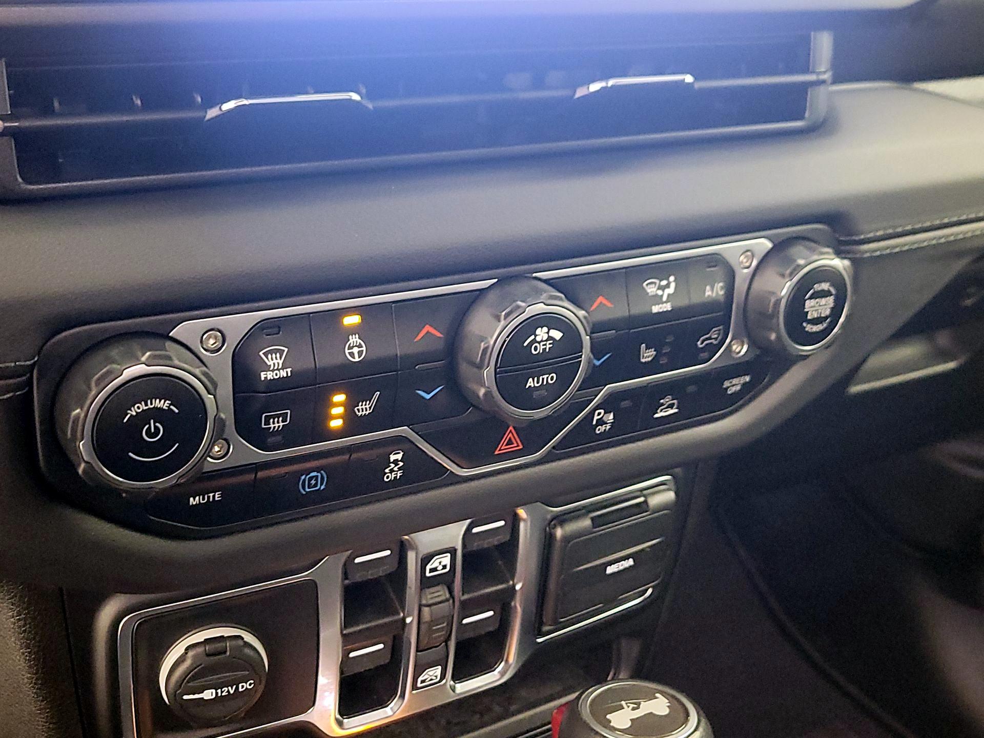 Thumbnail: 2024 Jeep Wrangler - 16